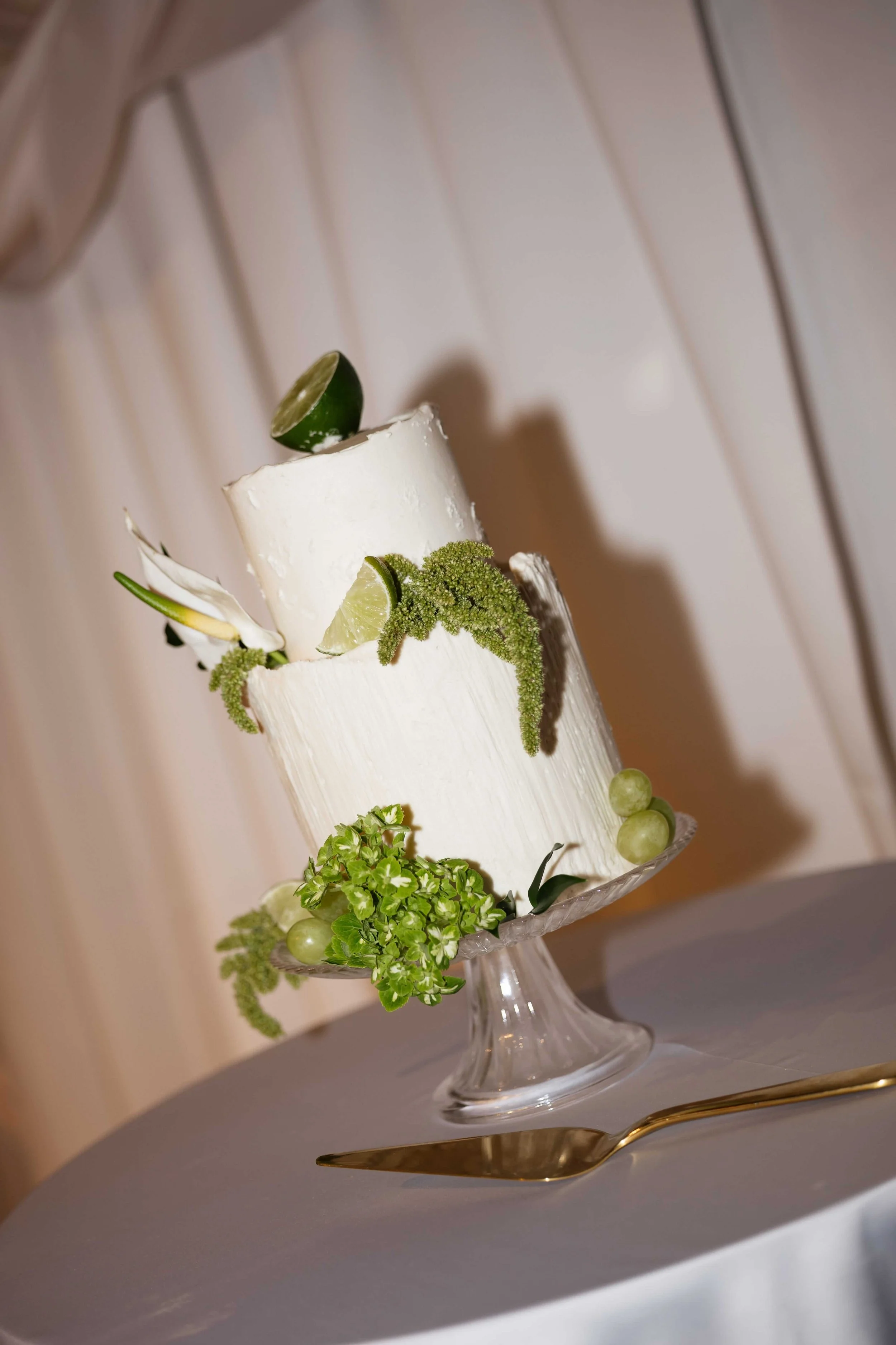 Green and white flowers on a wedding cake at a Seattle Wedding Reception