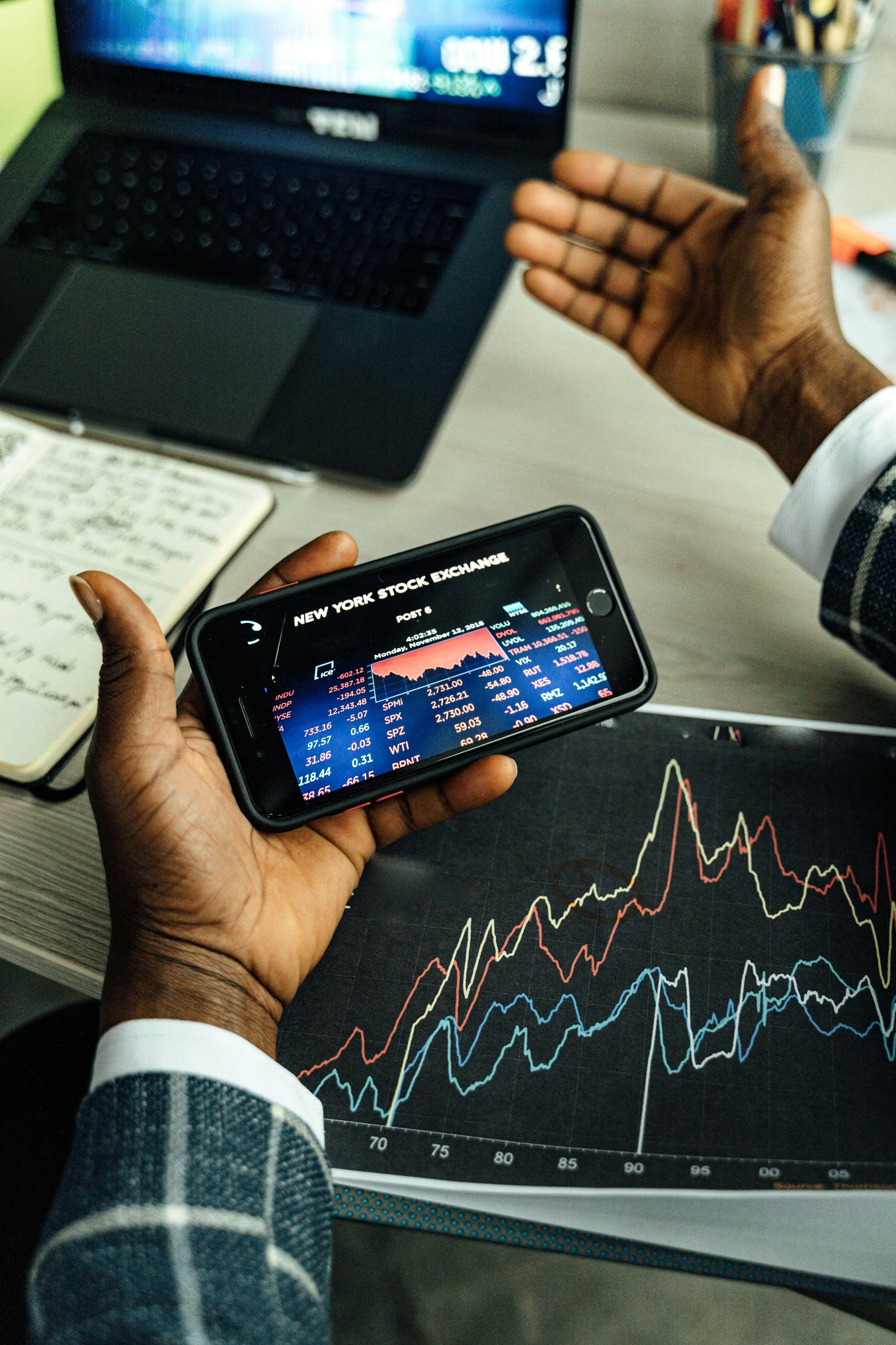 3 Ways to Stand Out Online as a Financial Advisor