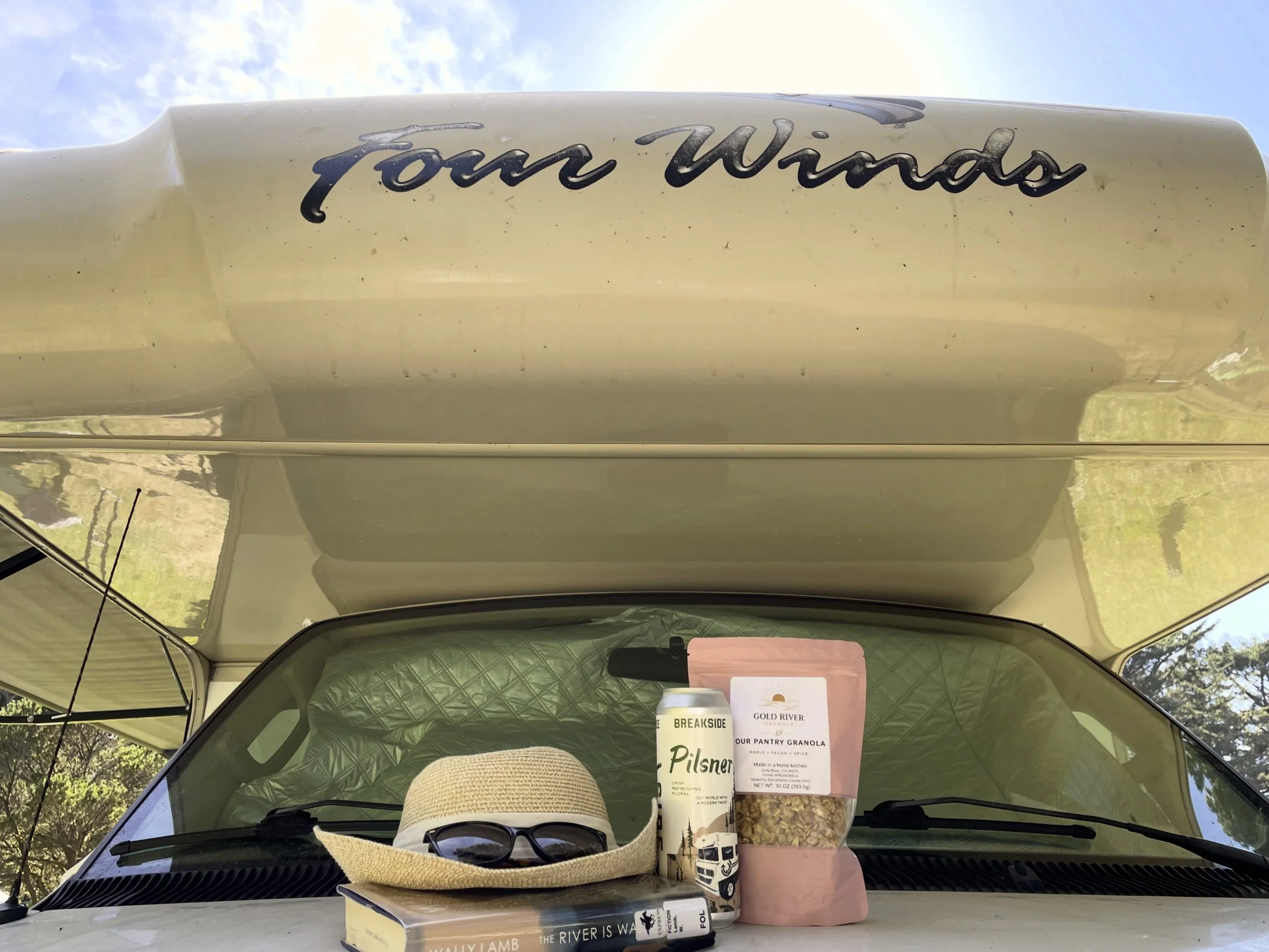 Taking Gold River Granola on vacation mode 😎
Where have you taken Gold River Granola to? 

Photo credit @audboz 

#granola #smallbatch #travel #snacks
