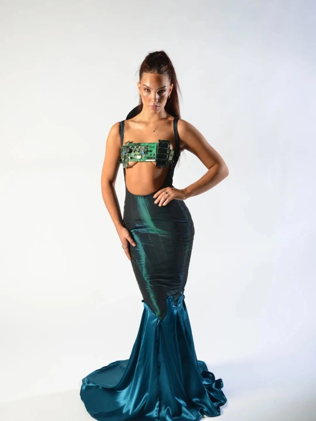 fishtail dress made entirely from deadstock materials 
bandeau top made from recycled circuit boards and deadstock fabric
 
from the seduced by consumption collection 

model @_maggiehavard_ 
photographer @sparkphotography2 
 
 
 
 
 
 

 
 
 
 
 
 
