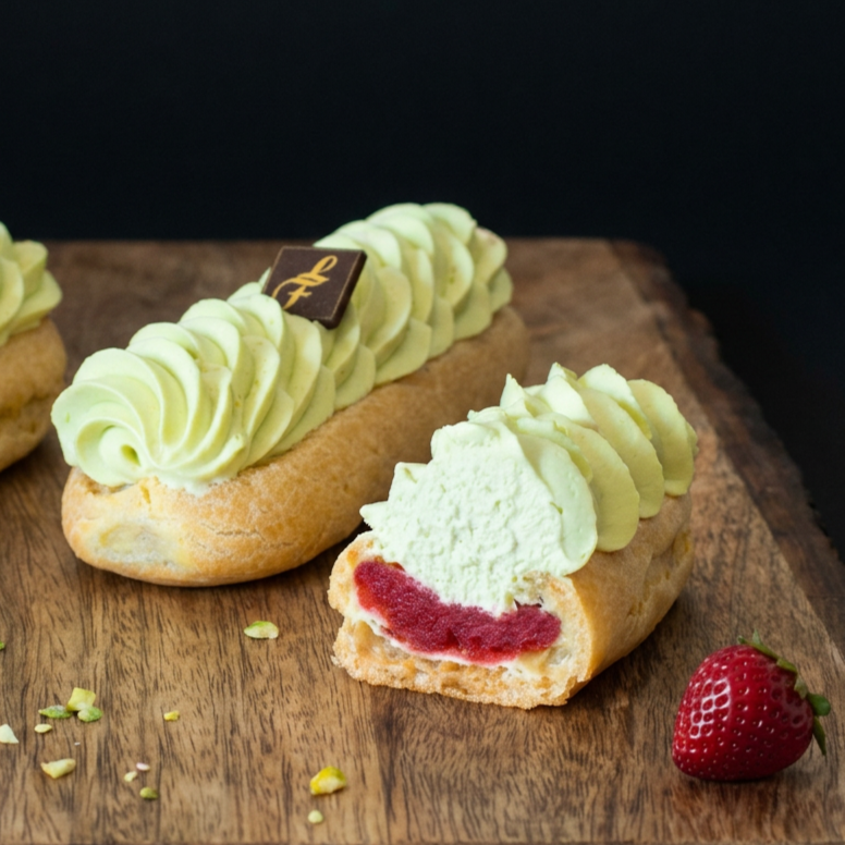 Éclair à la pistache et fraise