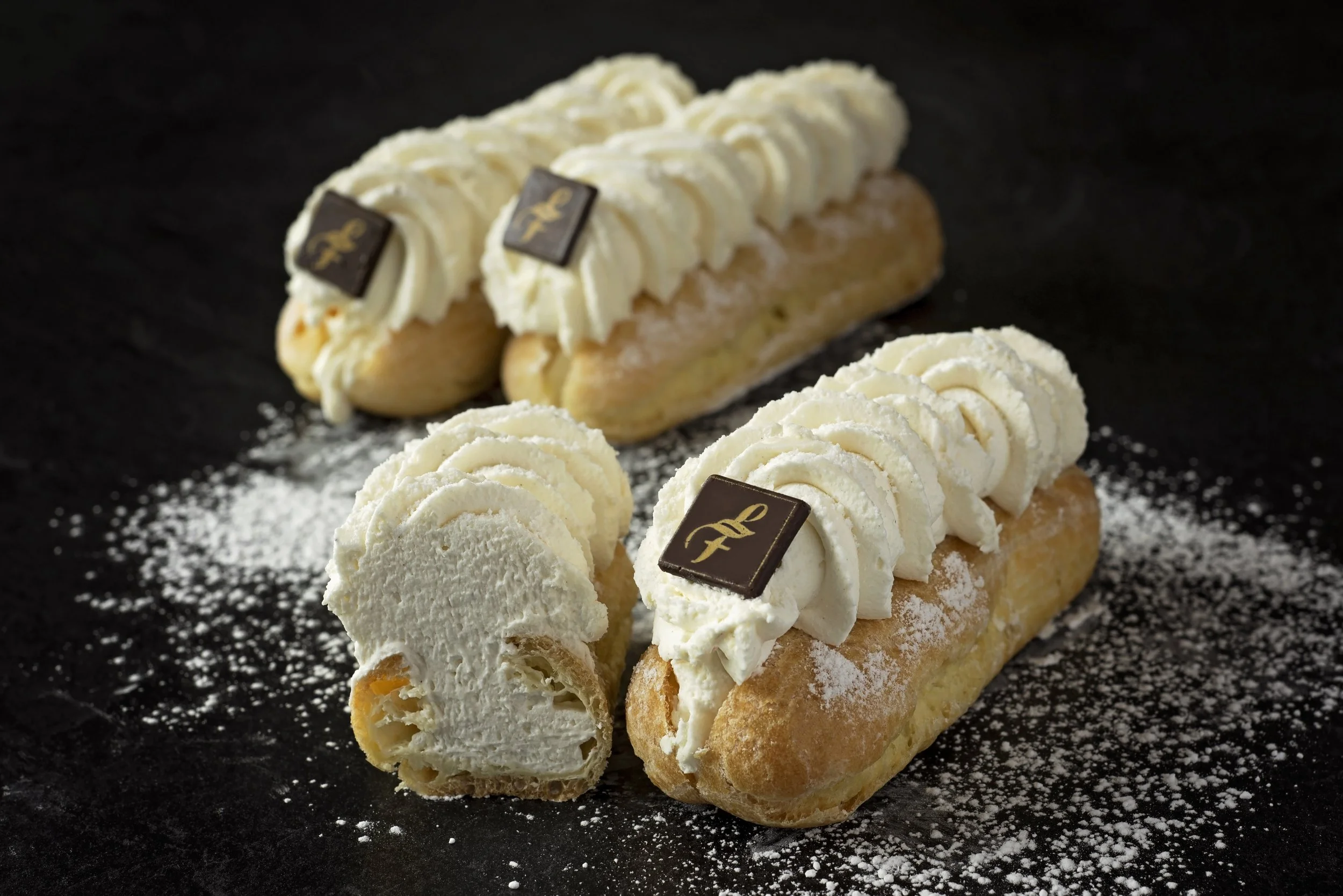 Éclair à la chantilly