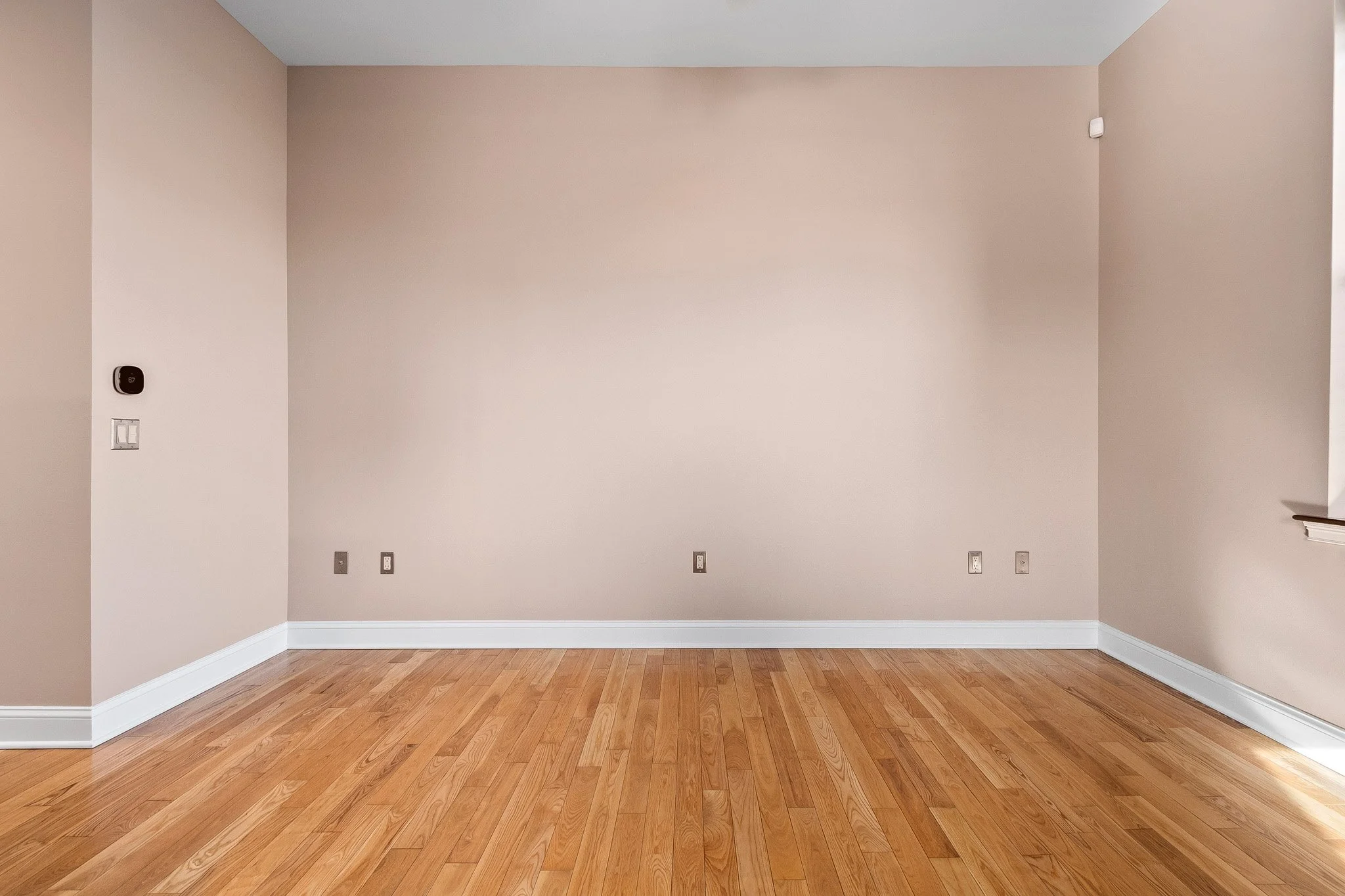 20 Living Room.jpg