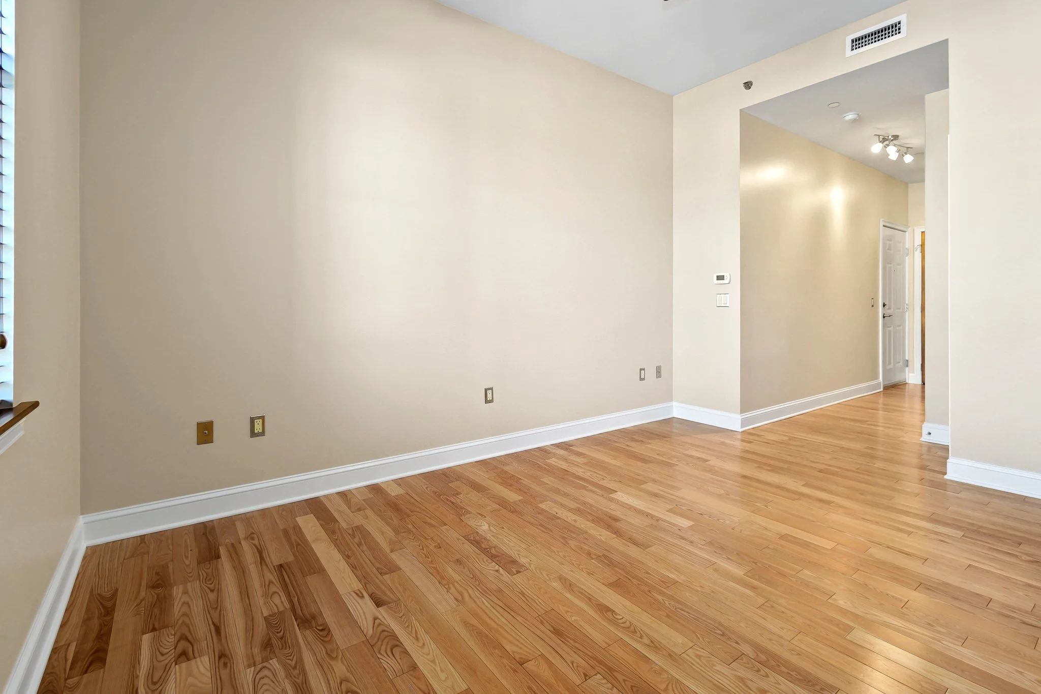 27 Living Room.jpg