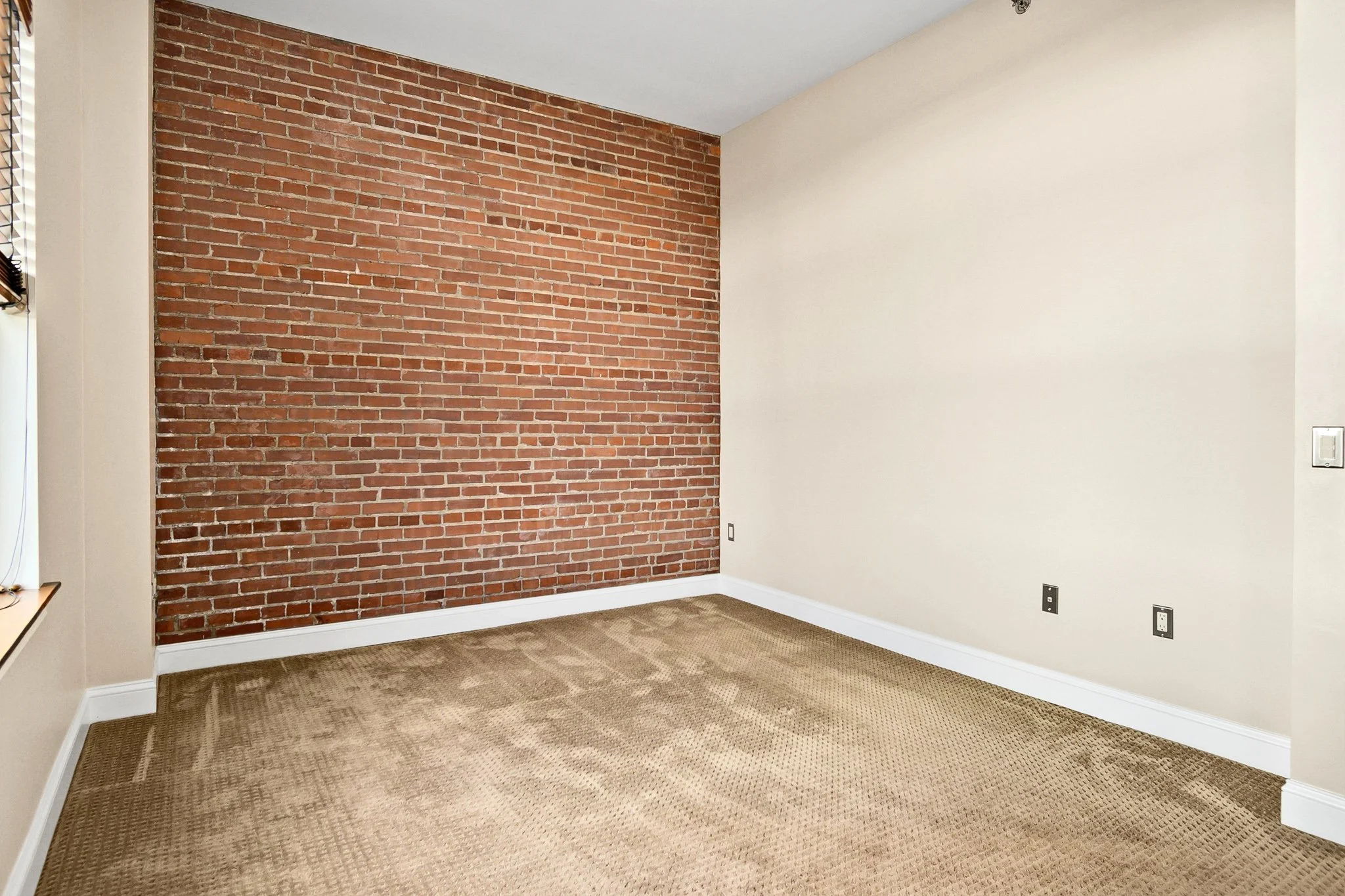 44 Primary Bedroom.jpg