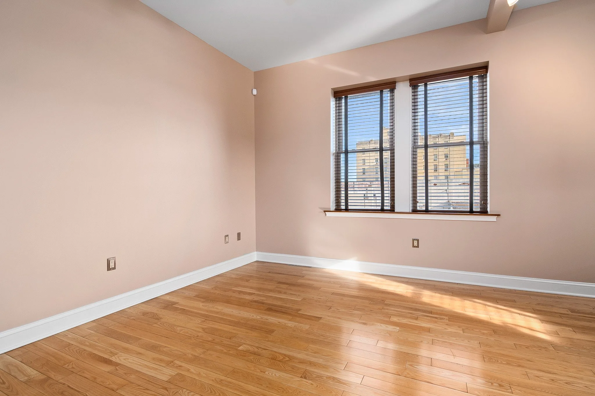 19 Living Room.jpg