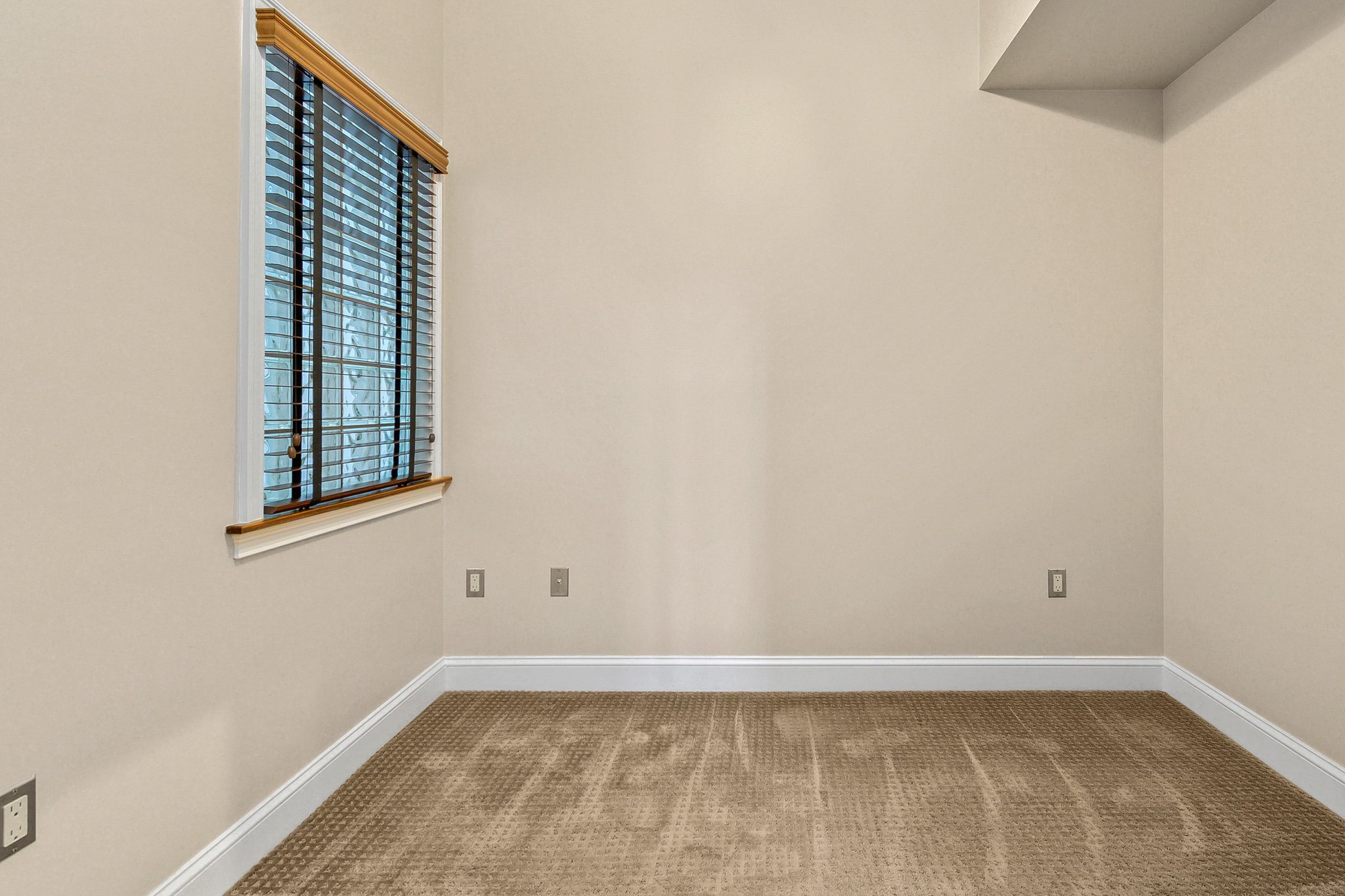 52 Office or Guest Bedroom.jpg