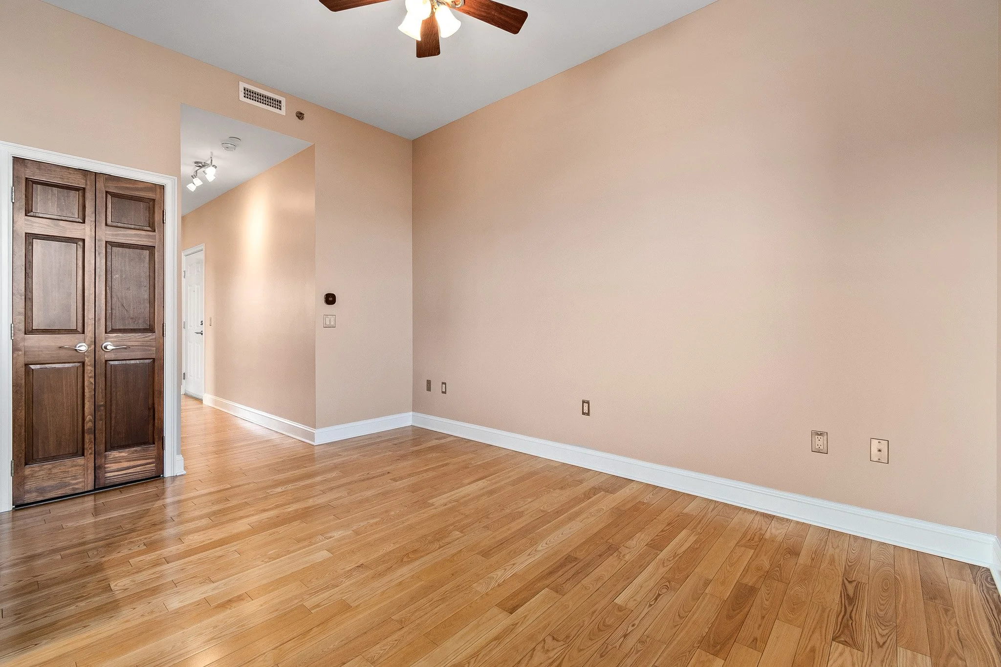 16 Living Room.jpg