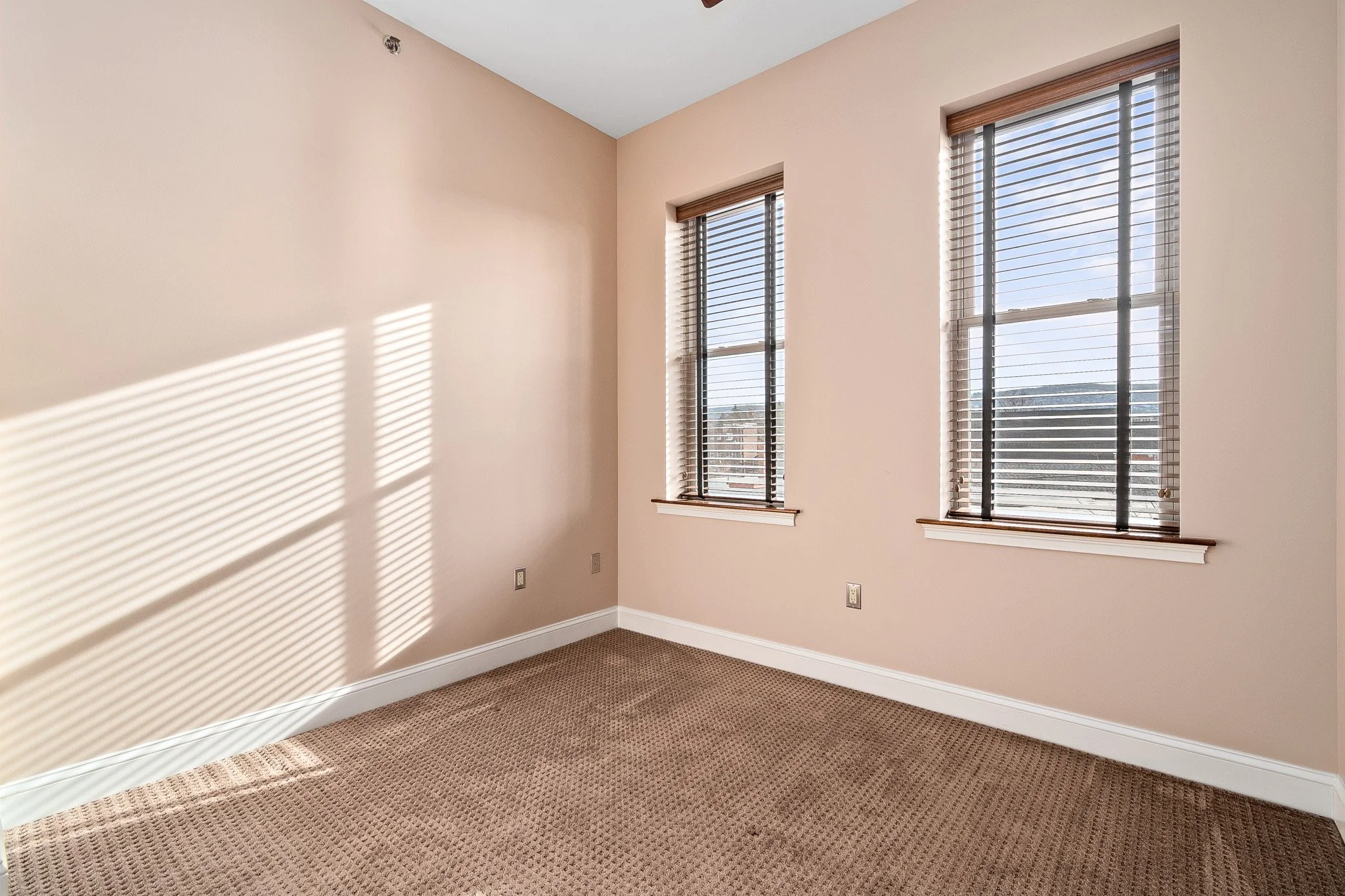 10 Guest Bedroom.jpg