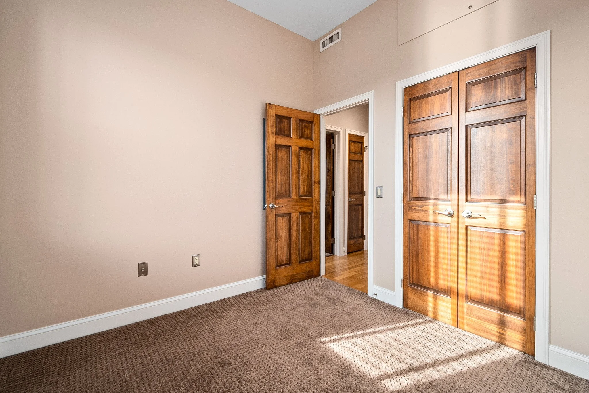 12 Guest Bedroom.jpg
