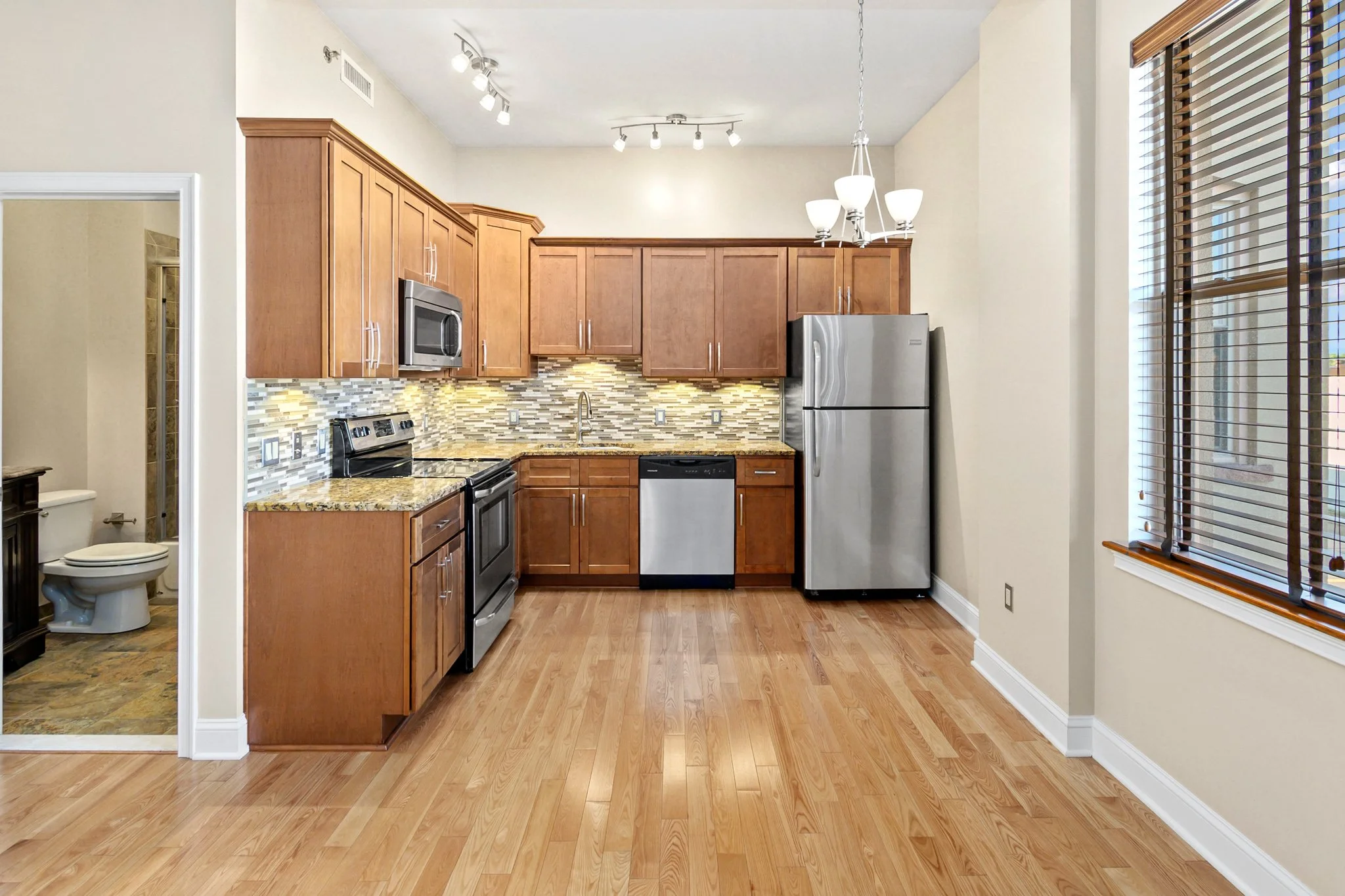 39 Kitchen.jpg