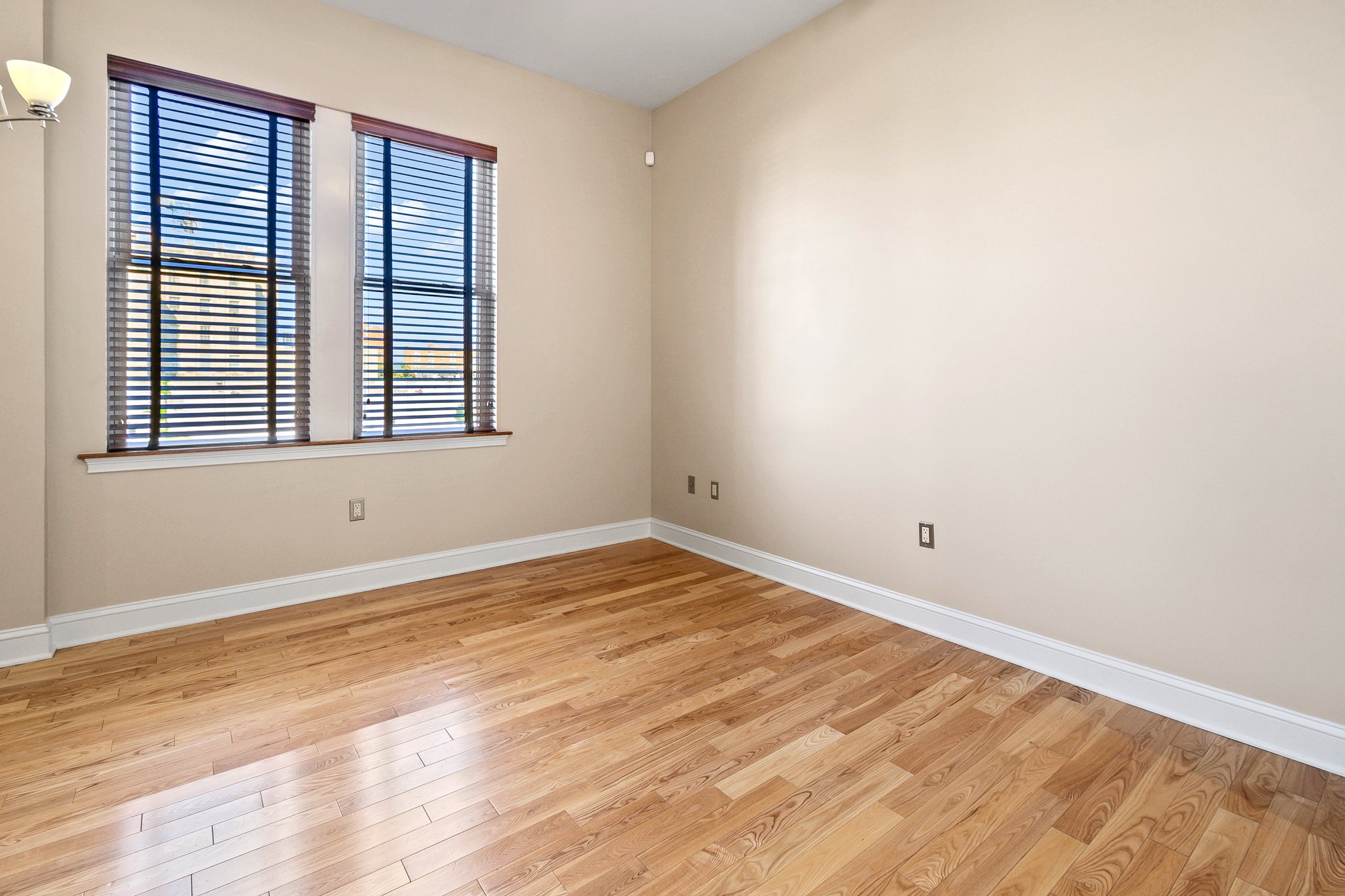 28 Living Room.jpg