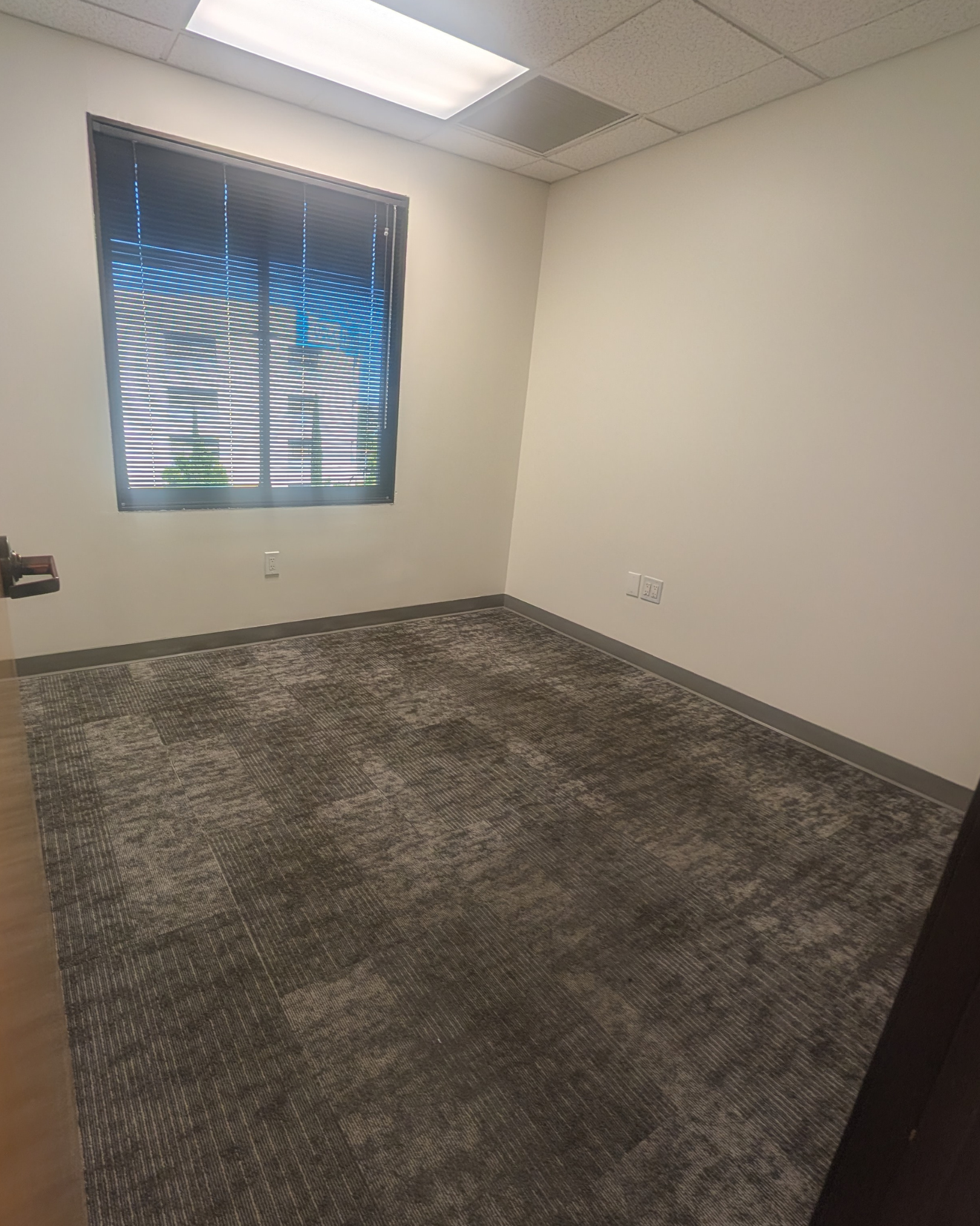 commercial-healthcare-flooring-before-replacement.png