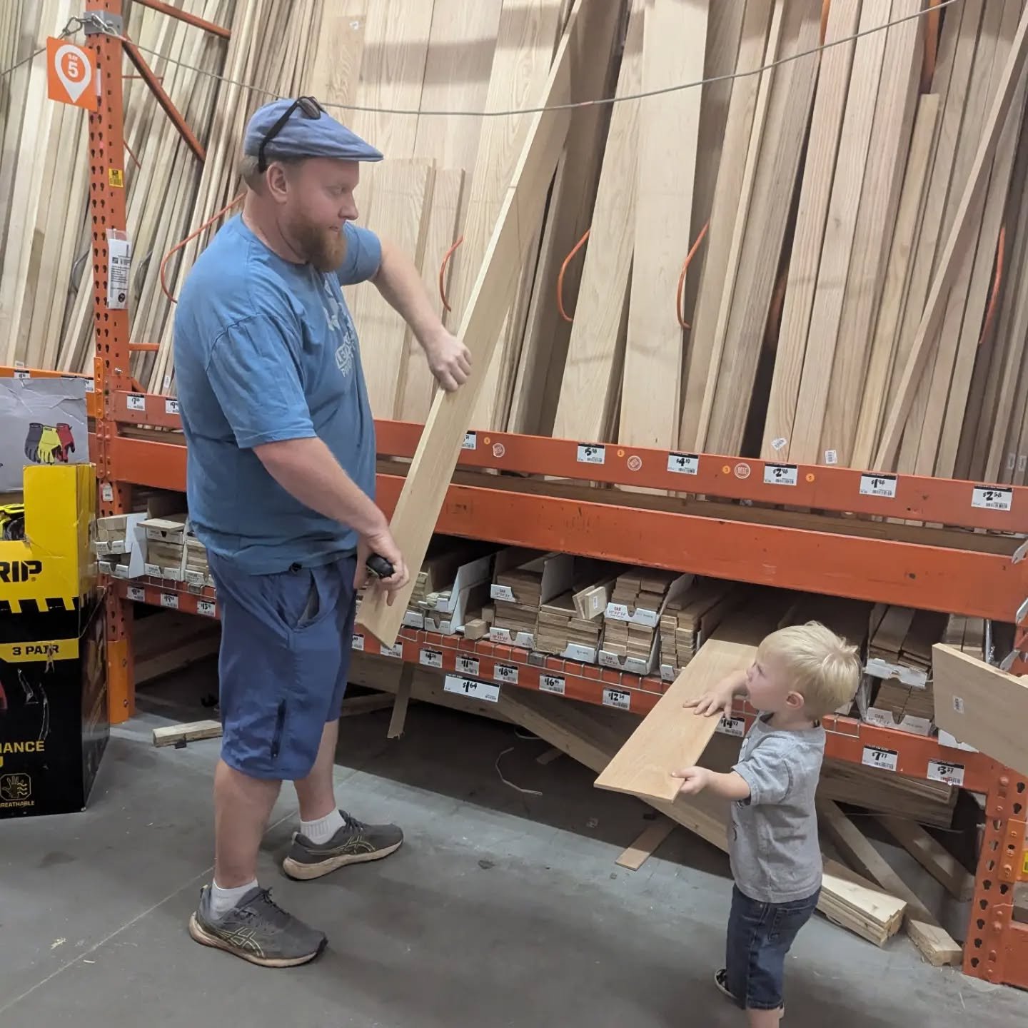Our little helper! 🪵🔨