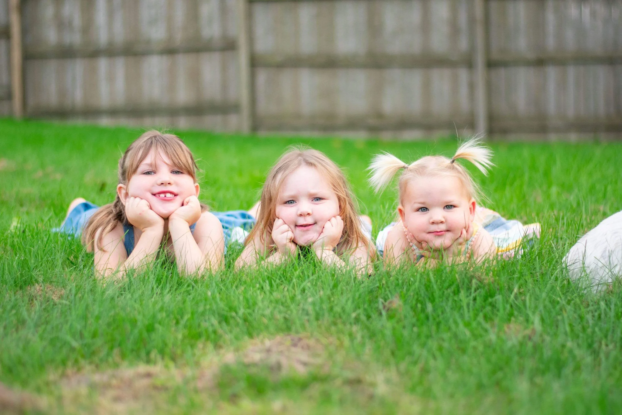 Sisters in the backyard, family photographer in Manchester, MI