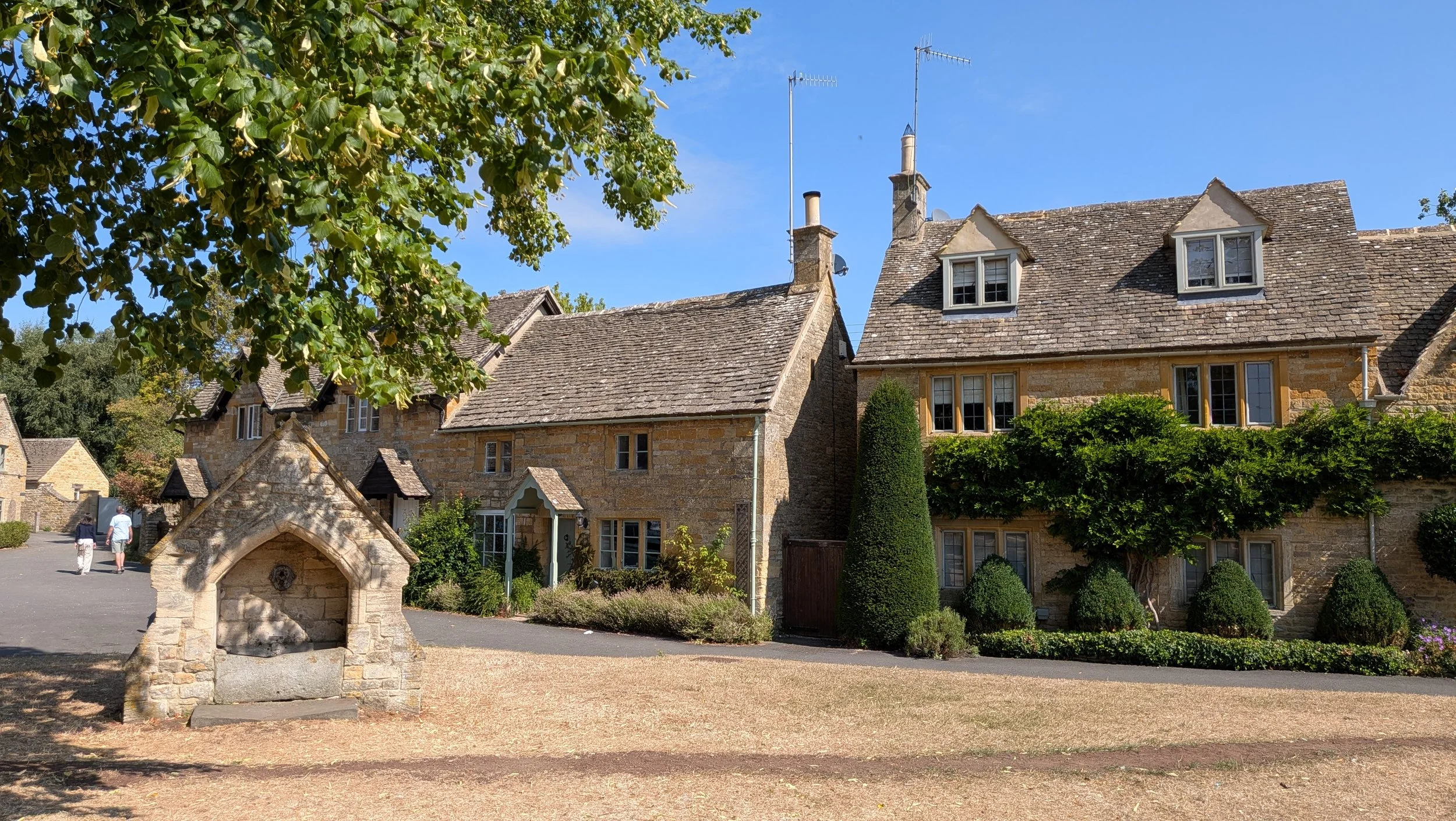 bourton-on-the-water-hero-cotswold-experience
