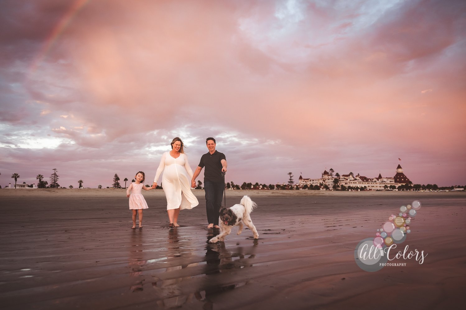 Maternity &amp; Family Photos in Coronado | Sunset Beach Session at Hotel del Coronado