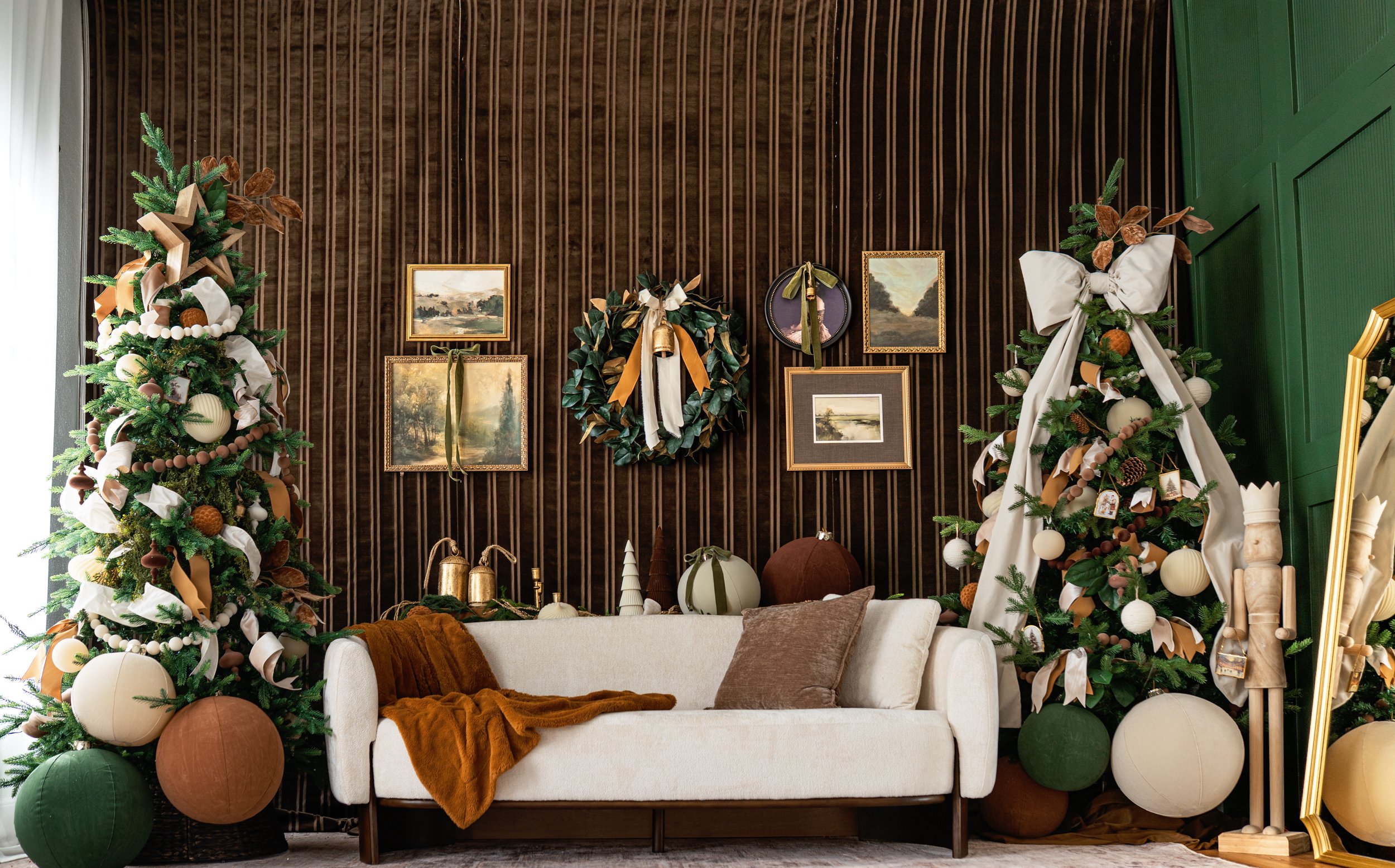 A Stylish Christmas Session Event with All Colors Photography &amp; Chasing Daylight Photography