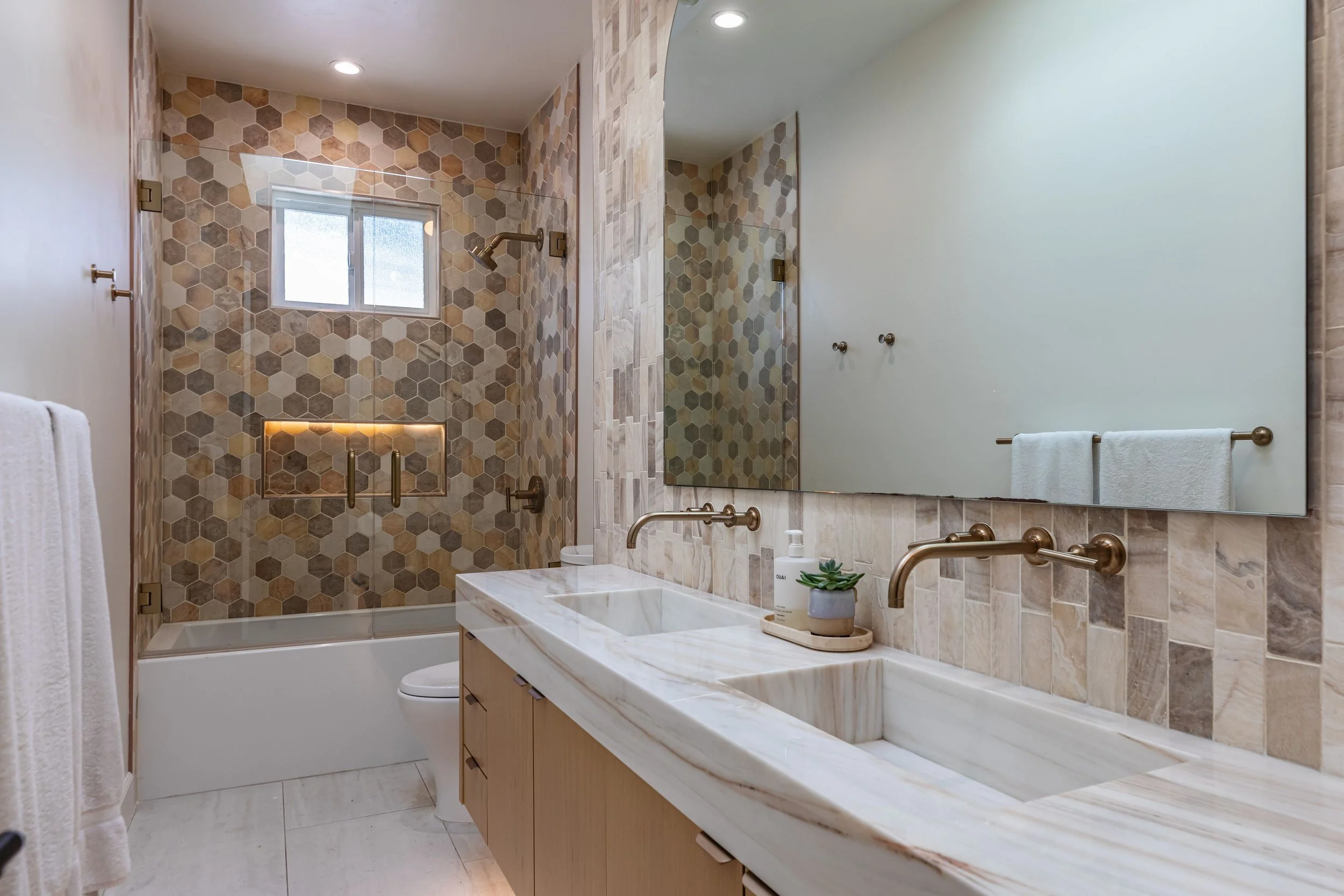 14 - 3240ShelbyDrive068.jpg