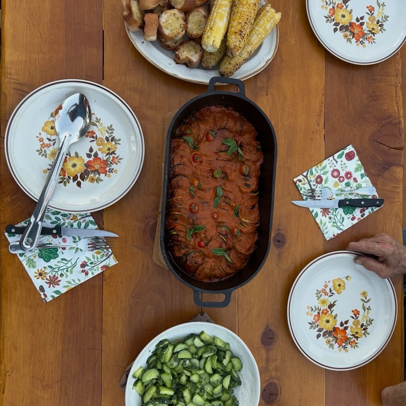 The garden is still giving, and we&rsquo;re still gathering around the table.

So many ridiculously good meals have started in this soil. Grateful for the harvest, the hands that make it happen, and the people we get to share it with. 🙏🌱

#farmtota