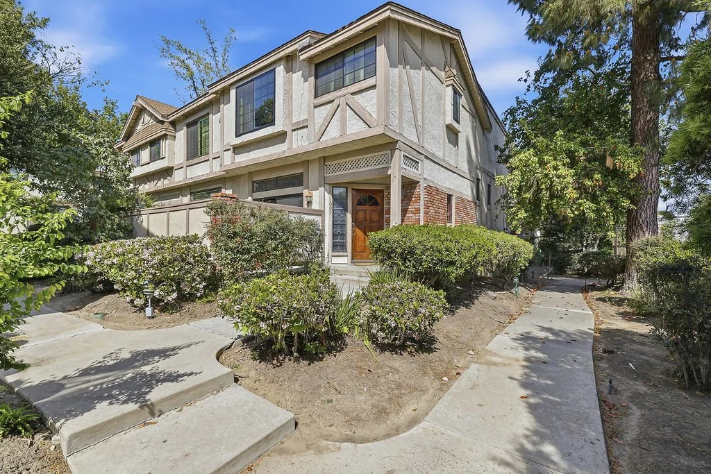 Exterior of 7100 Balboa Blvd #1003 in Lake Balboa, Los Angeles.