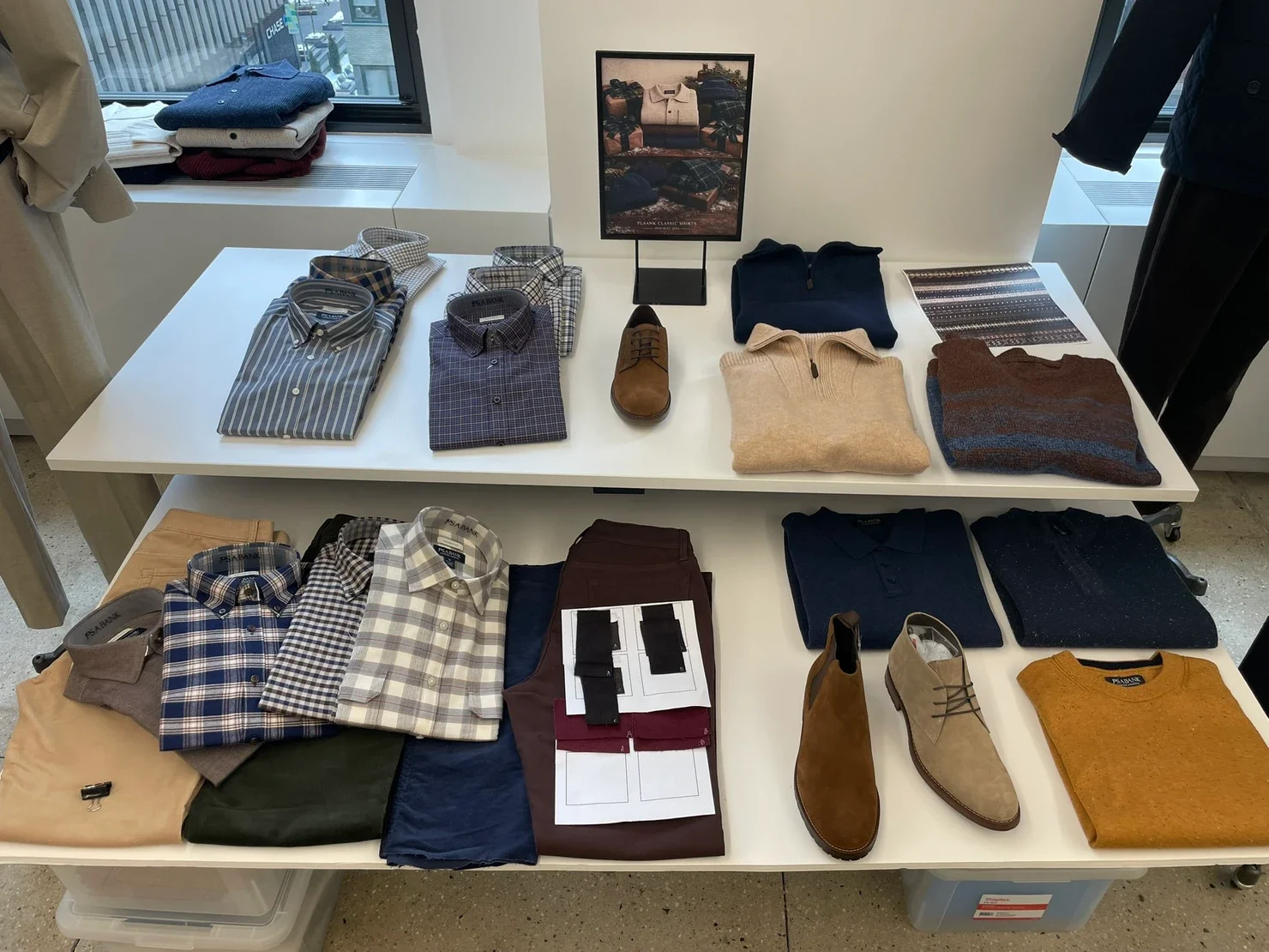 Seasonal table with corduroy 5-pocket