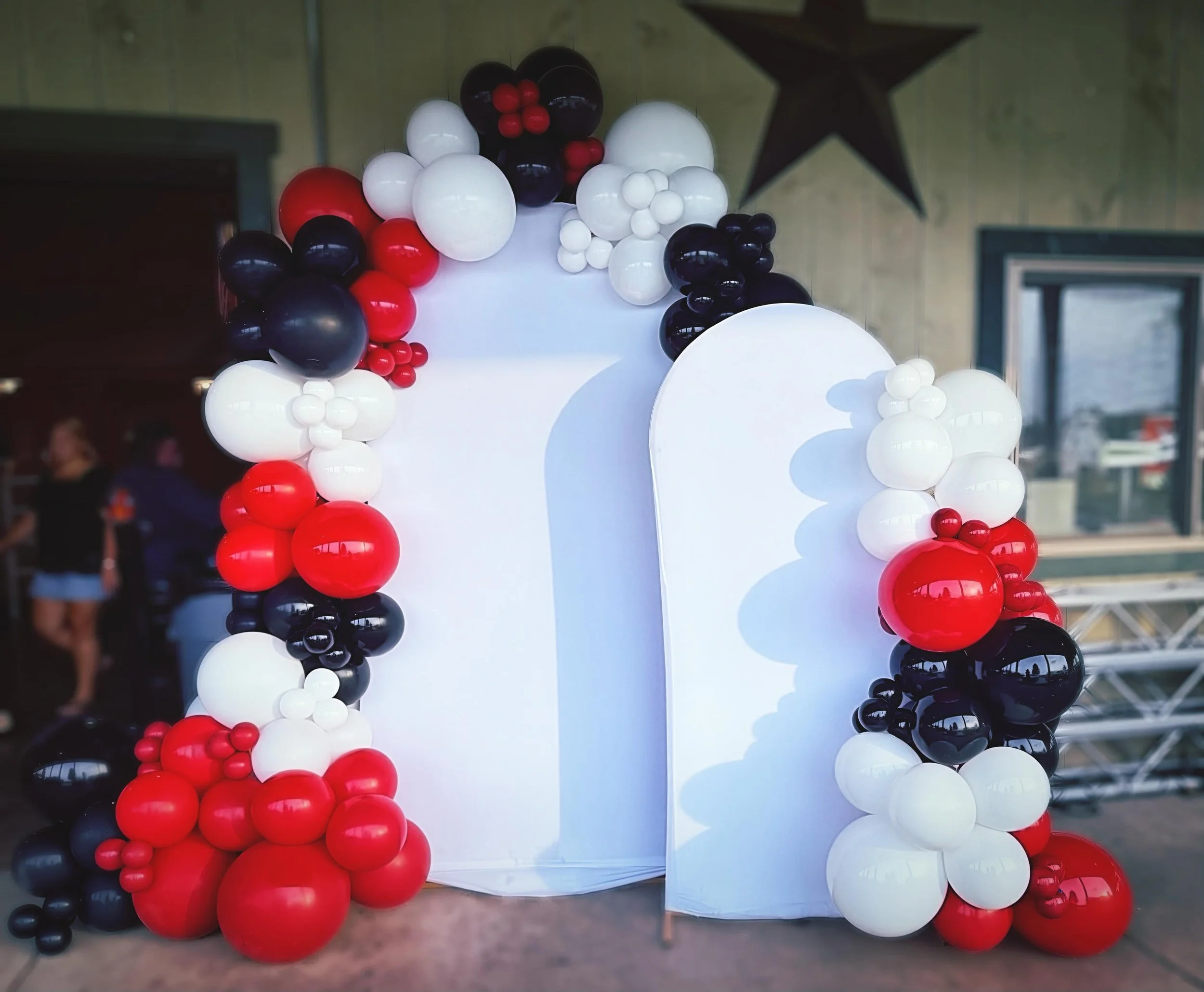 grad party balloons 🎈🎓#garduationballoonarch #balloonarch #dmvballoonarch #novaballoons #balloons