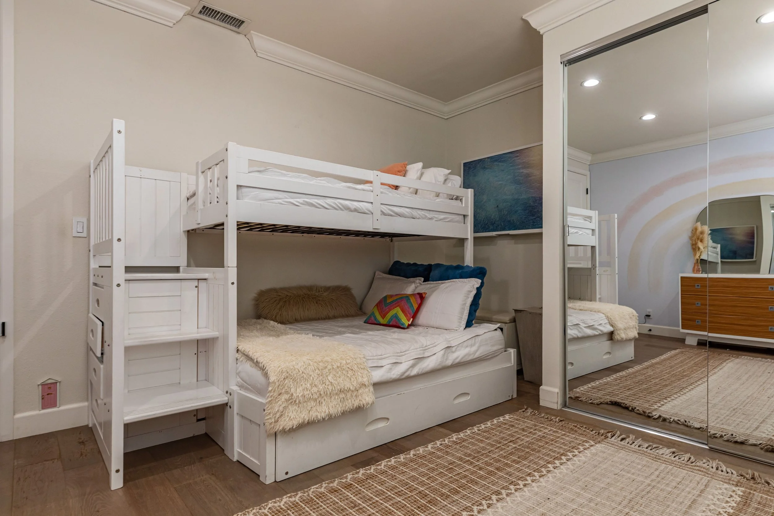 13 - 3240ShelbyDrive071.jpg