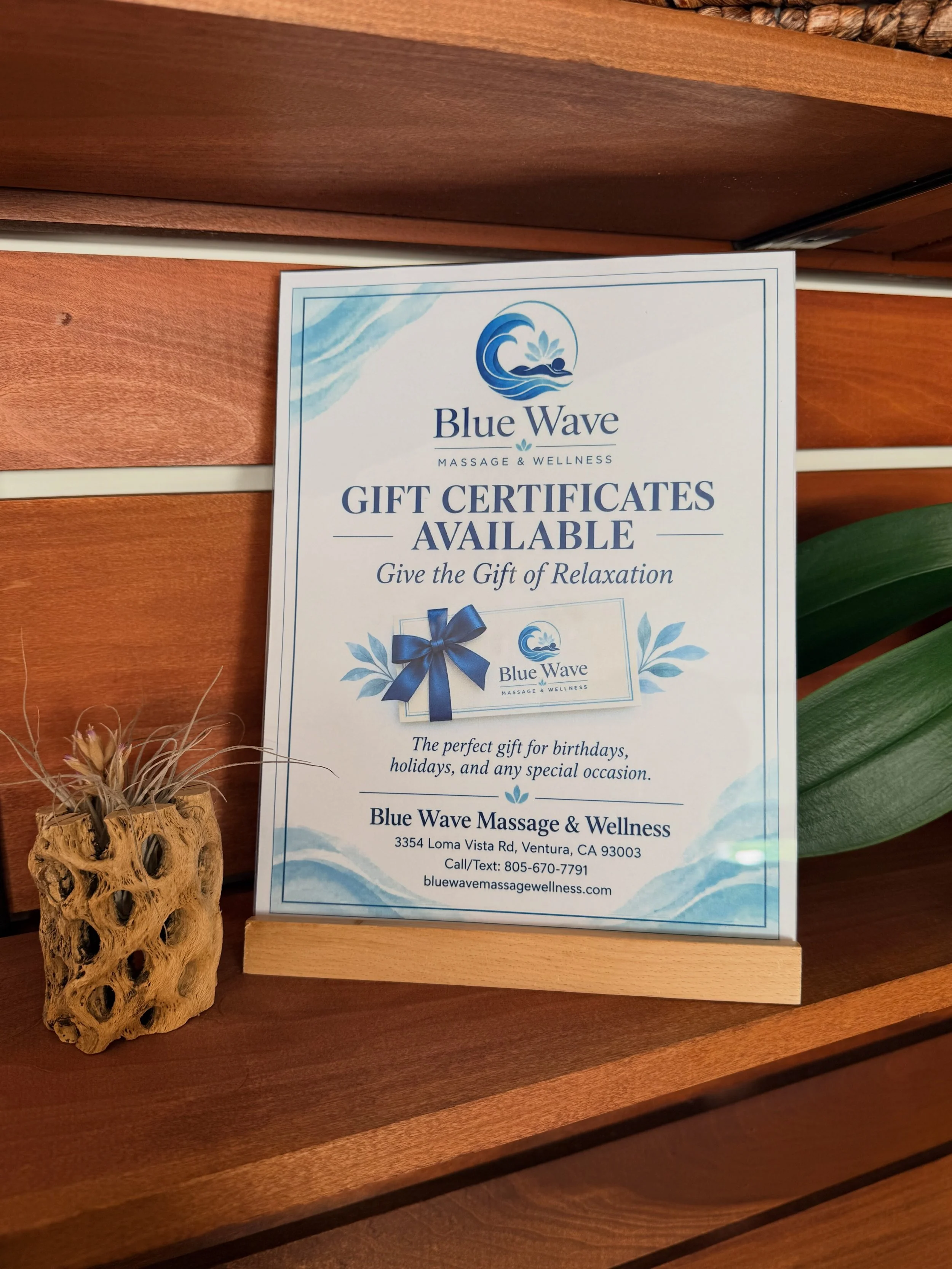 🎄Beautiful Gift Certificates are available. 🎄
Holidays are just aroundn the corner. 🍁 Looking for a special gift 🎁 for your family and friends? Give the gift of relaxation at Blue Wave Massage &amp; Wellness!

Book now 🔗 in bio.
💬 ☎️ 805-670-77
