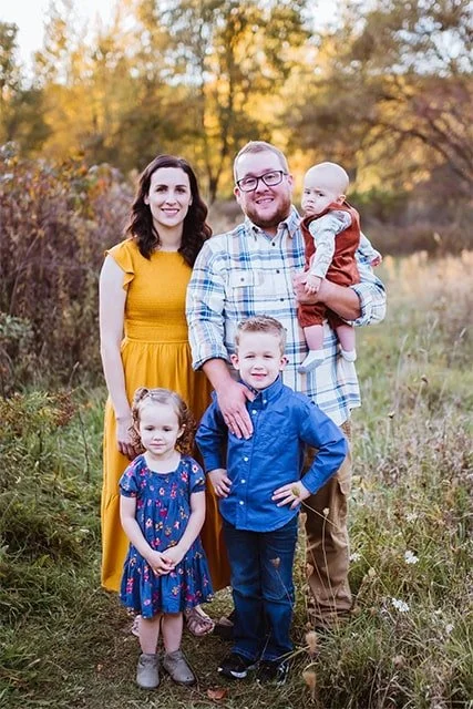 Portrait of the Hallman family: Jamie and his wife Kelly with their three children