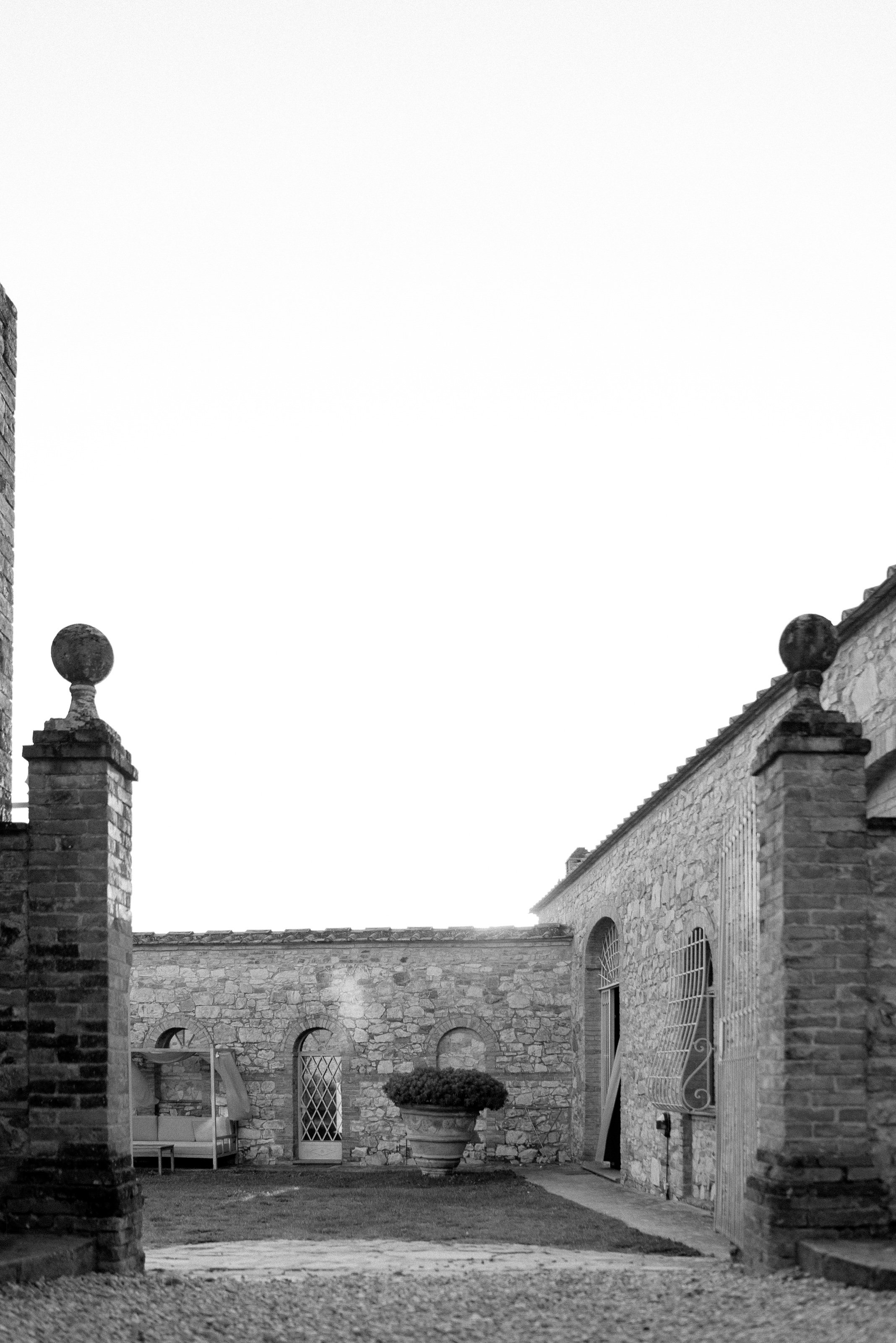 villa-catignano-tuscany-wedding-lisa-poggi - 004.jpg