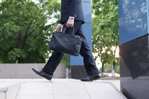From Overlooked to Hired: Master the Art of Selling Yourself in a Tough Job Market