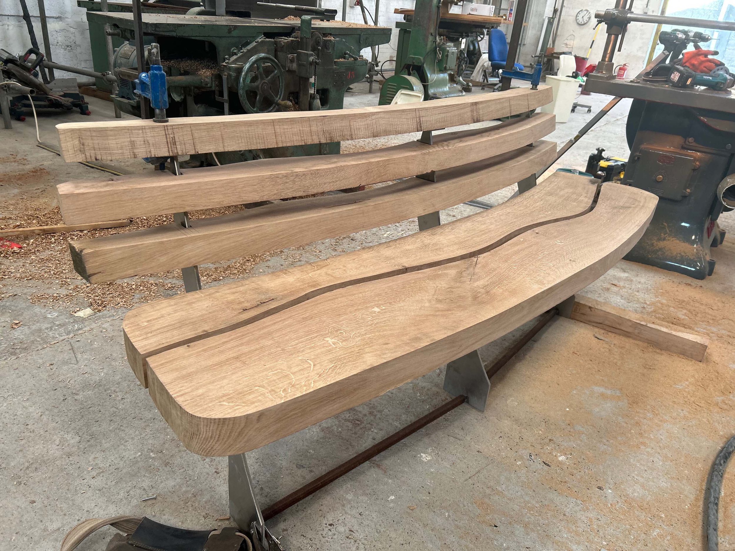 An image of an oak bench. 