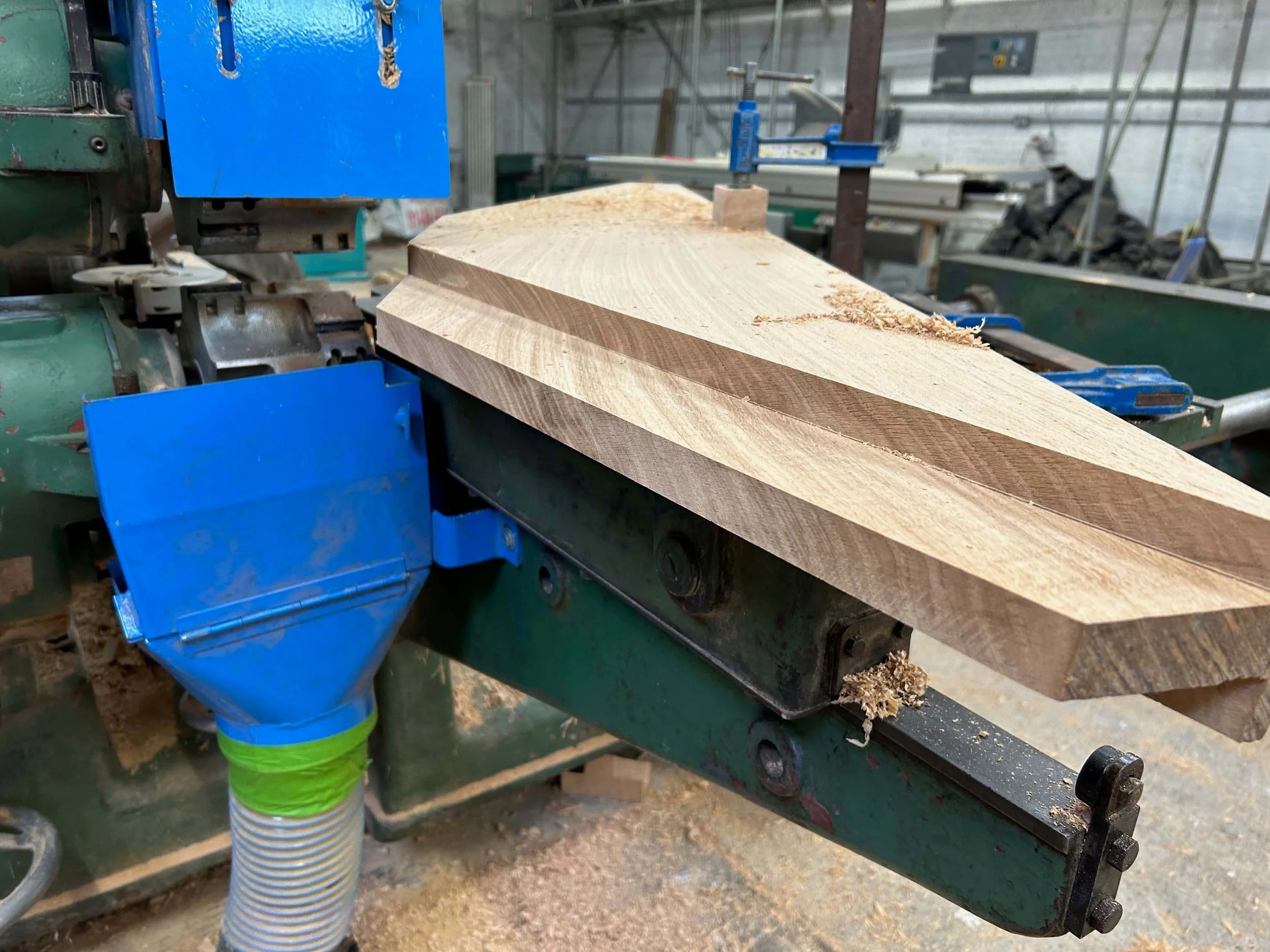 An image of cutting oak for Chinnor sculpture