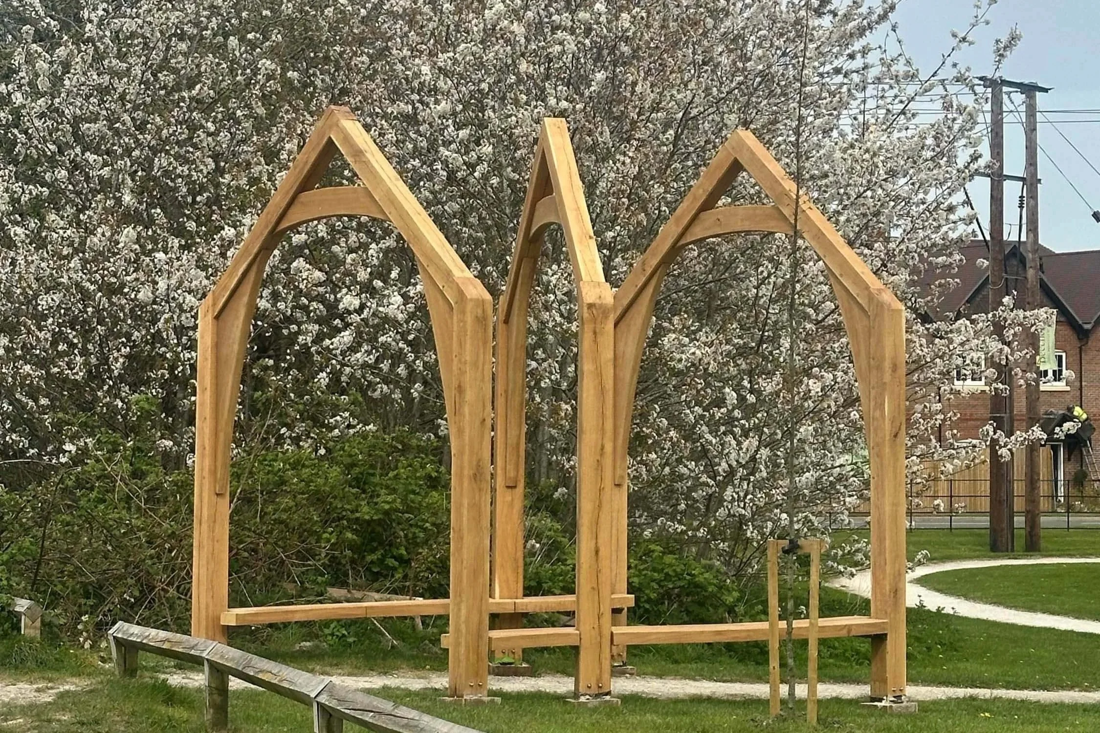 An image of an oak sculpture in Chinnor.