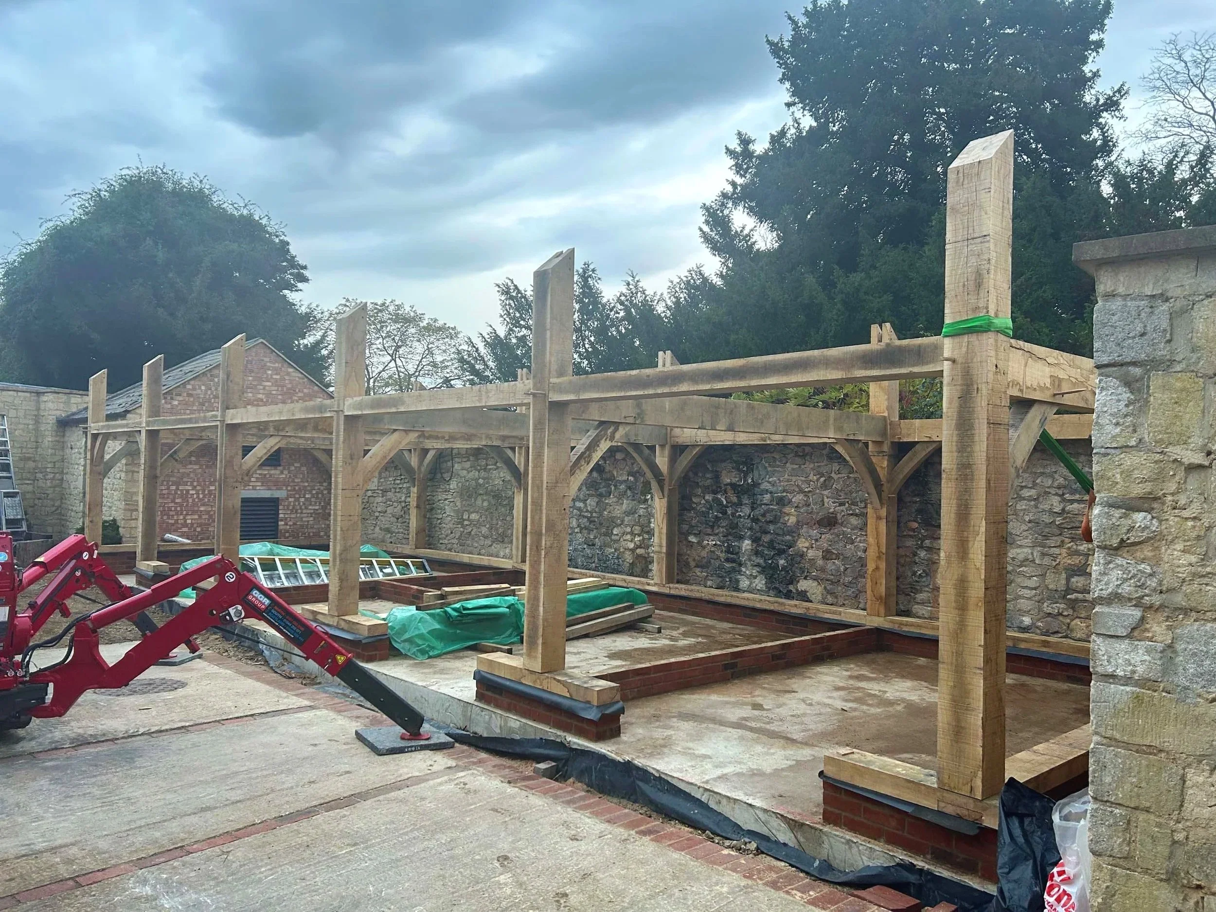 An image of a 5 bay oak barn in Waterperry Gardens.