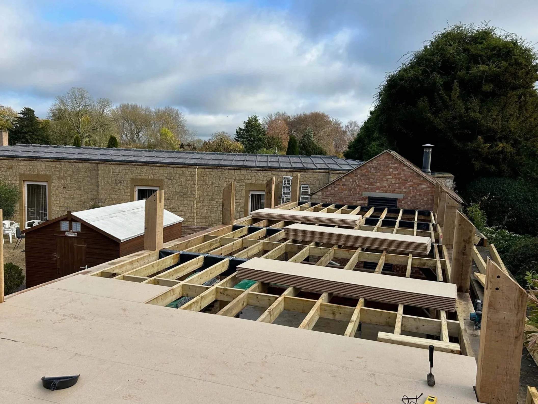An image of a 5 bay oak barn in Waterperry Gardens.