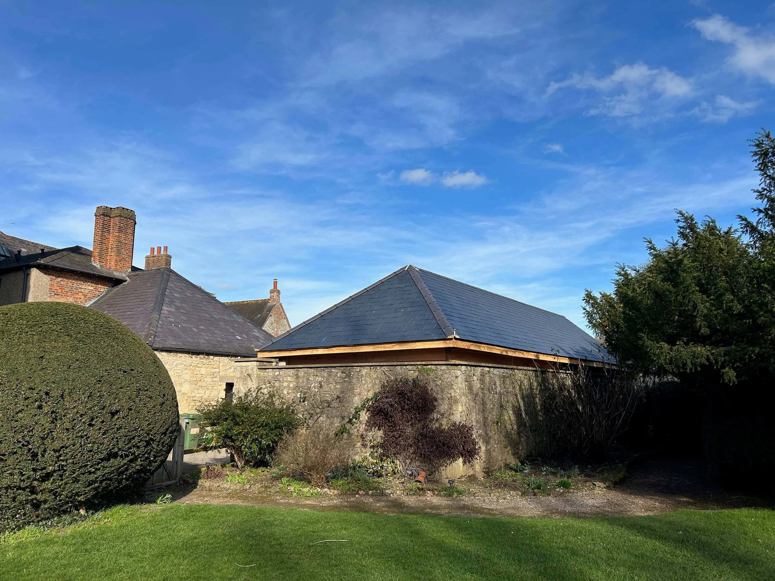An image of a 5 bay oak barn in Waterperry Gardens.