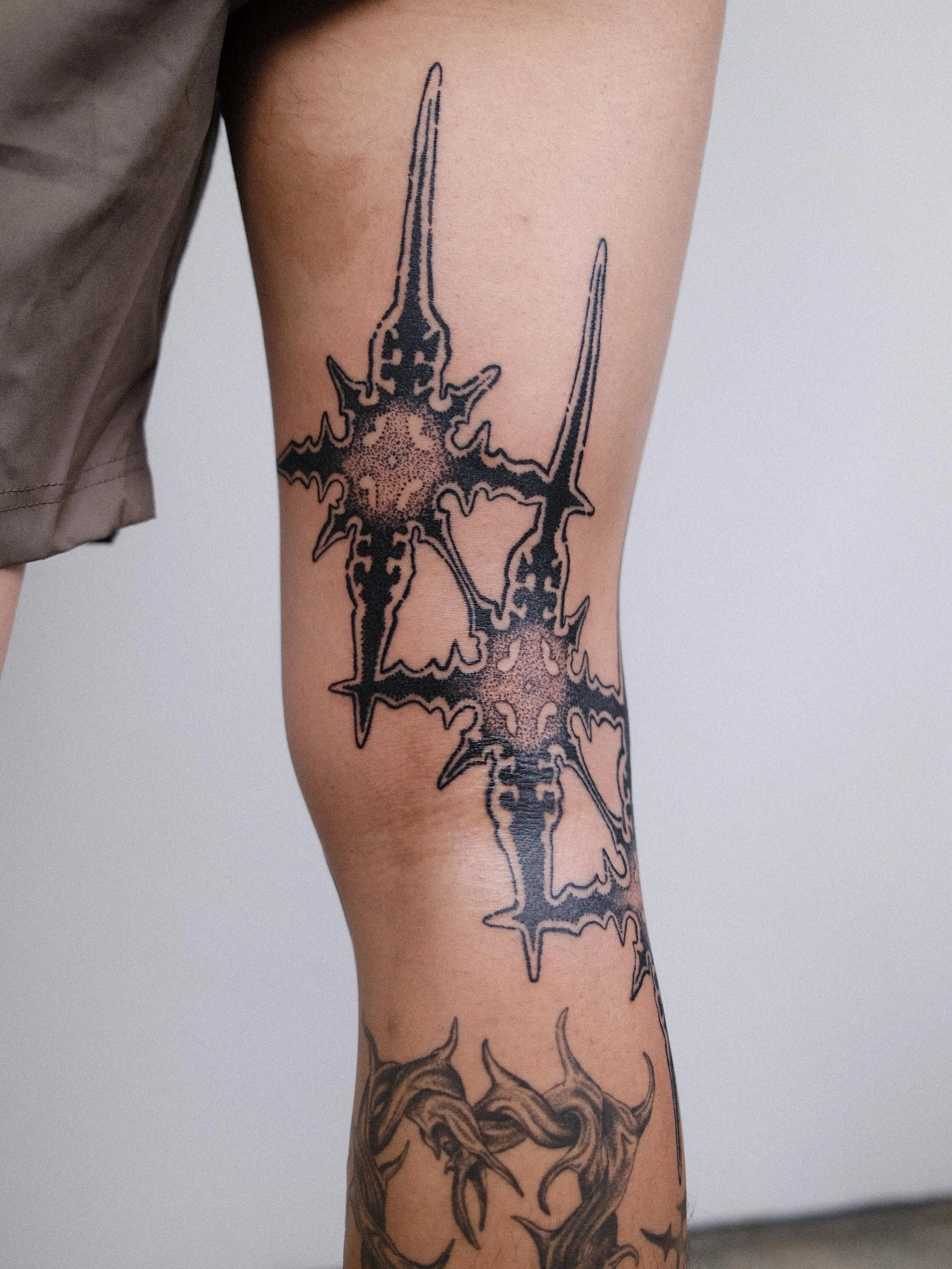 Fresh stars on a tough spot &amp; healed pieces , continuing to work n David&rsquo;s leg over the years 🩶 Thank you for everything

Made in Brooklyn

Hiking pics from Washington &amp; Oregon 🌲🐻☕️