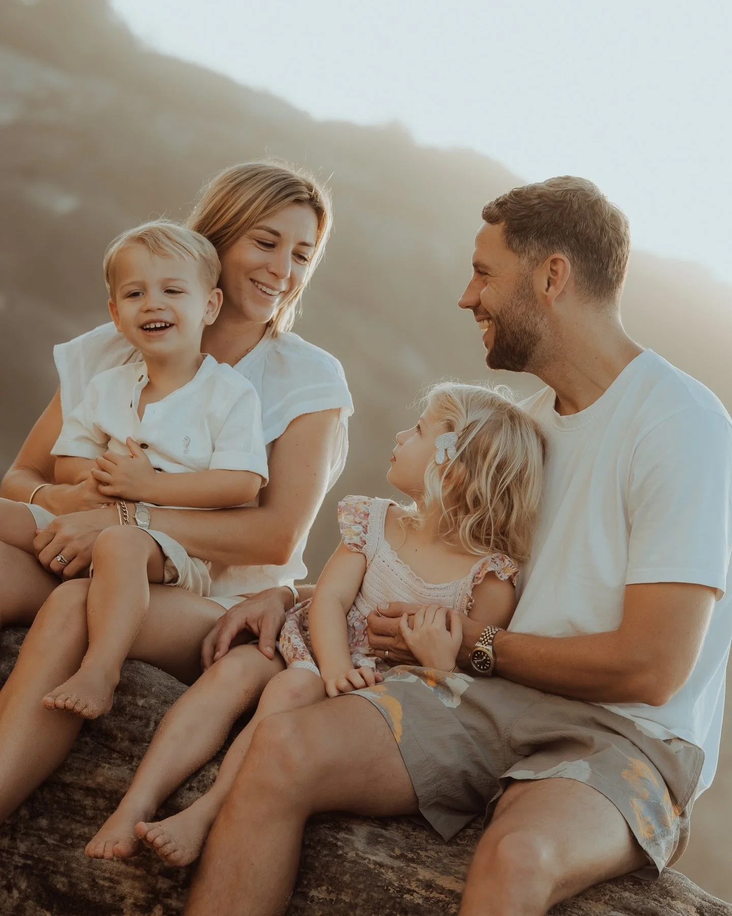 Sunrise &amp; salty air.

There&rsquo;s something about early morning light on a family that just gets me. Thank you for trusting me with yours, Issy 🤎

[All photographs are shared with consent]