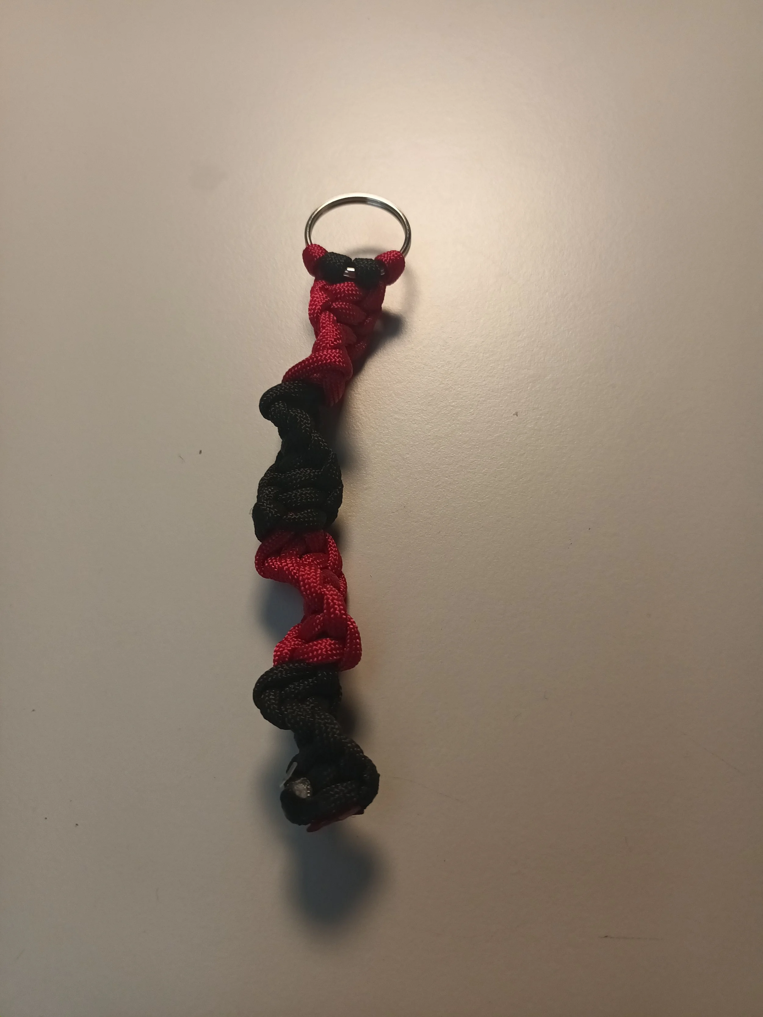 Twisted design keyring
