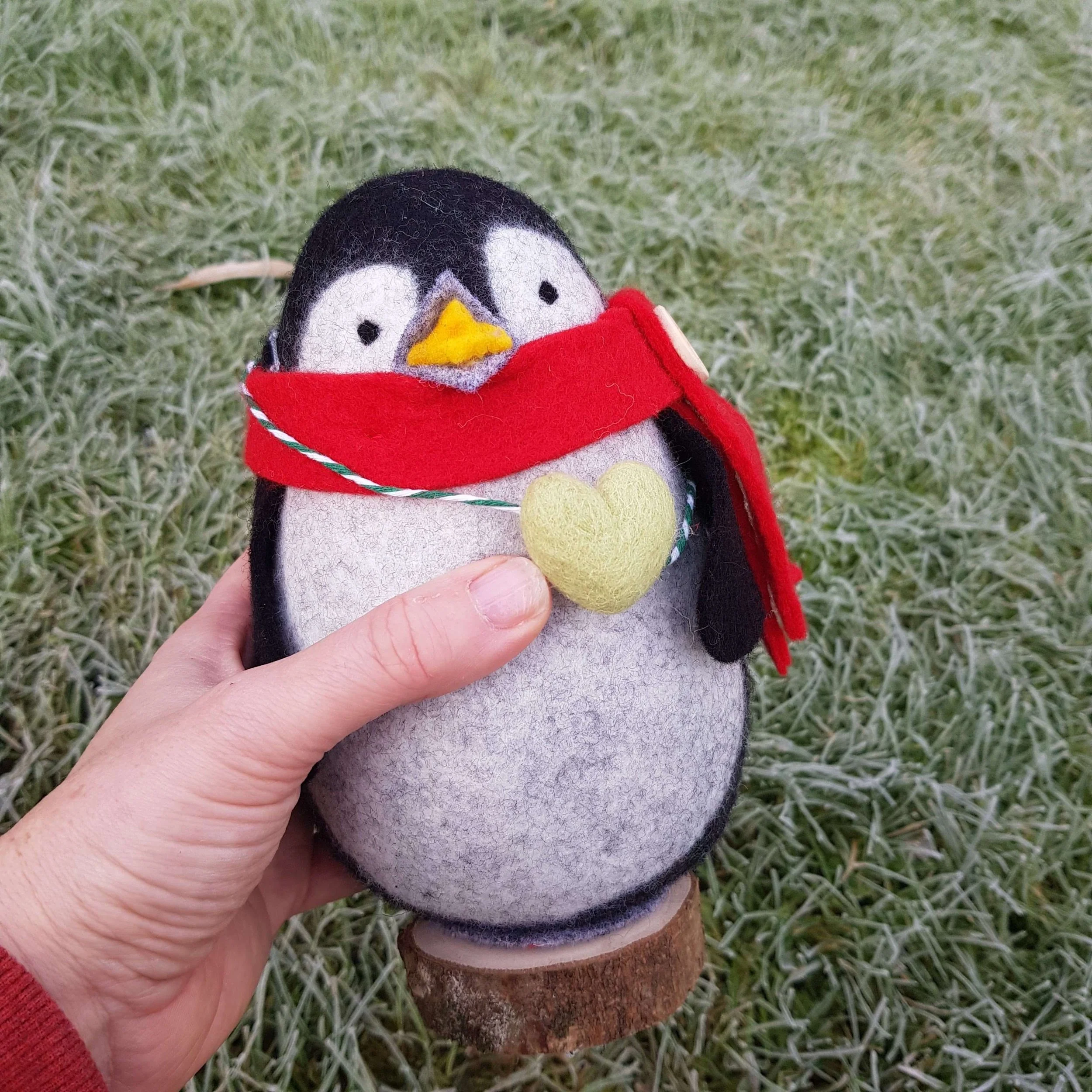 Felt your own Party Penguin