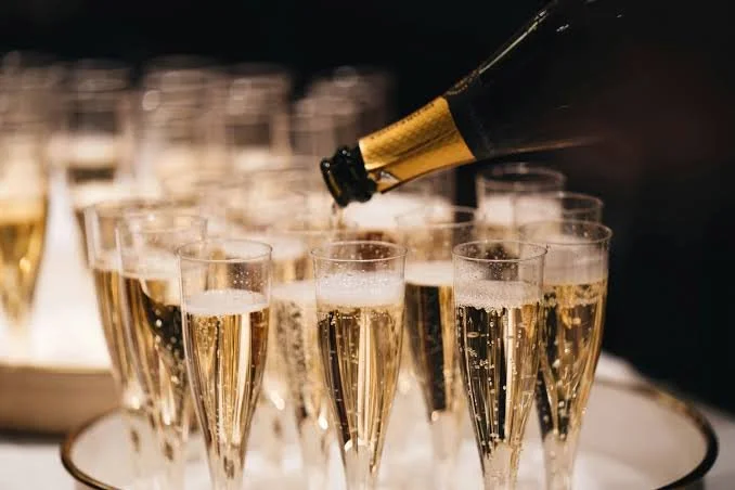 Champagne or Sparkling Wine Setup