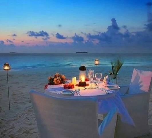 Caribbean Romance Table