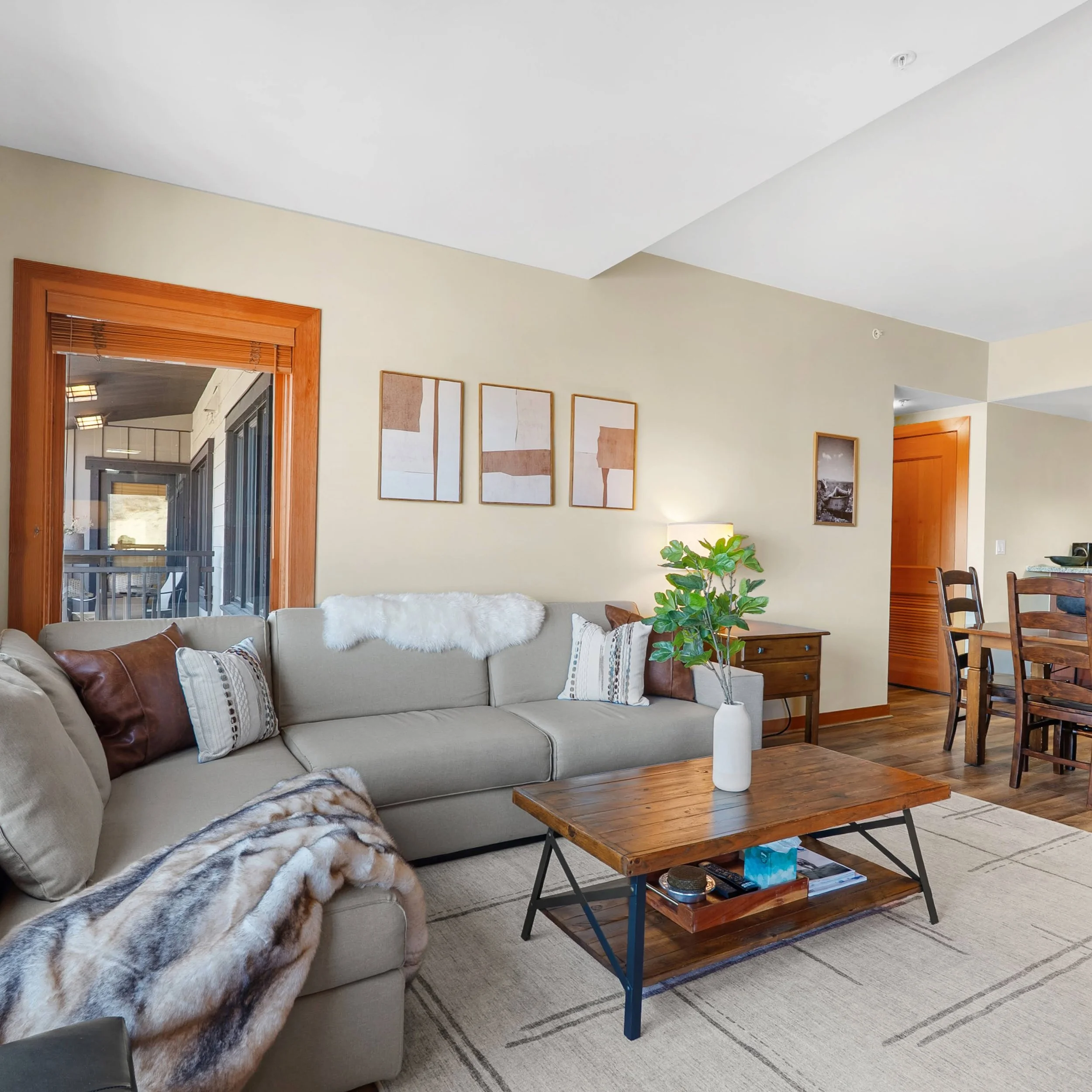Decor refresh at a vacation rental in Snowmass Village, CO. Sometimes you do actually just need some new light fixtures, pillows, art and decor to increase rental bookings and your nightly rates!

#airbnb #adr #vacationrentaldesigner #vacationrental