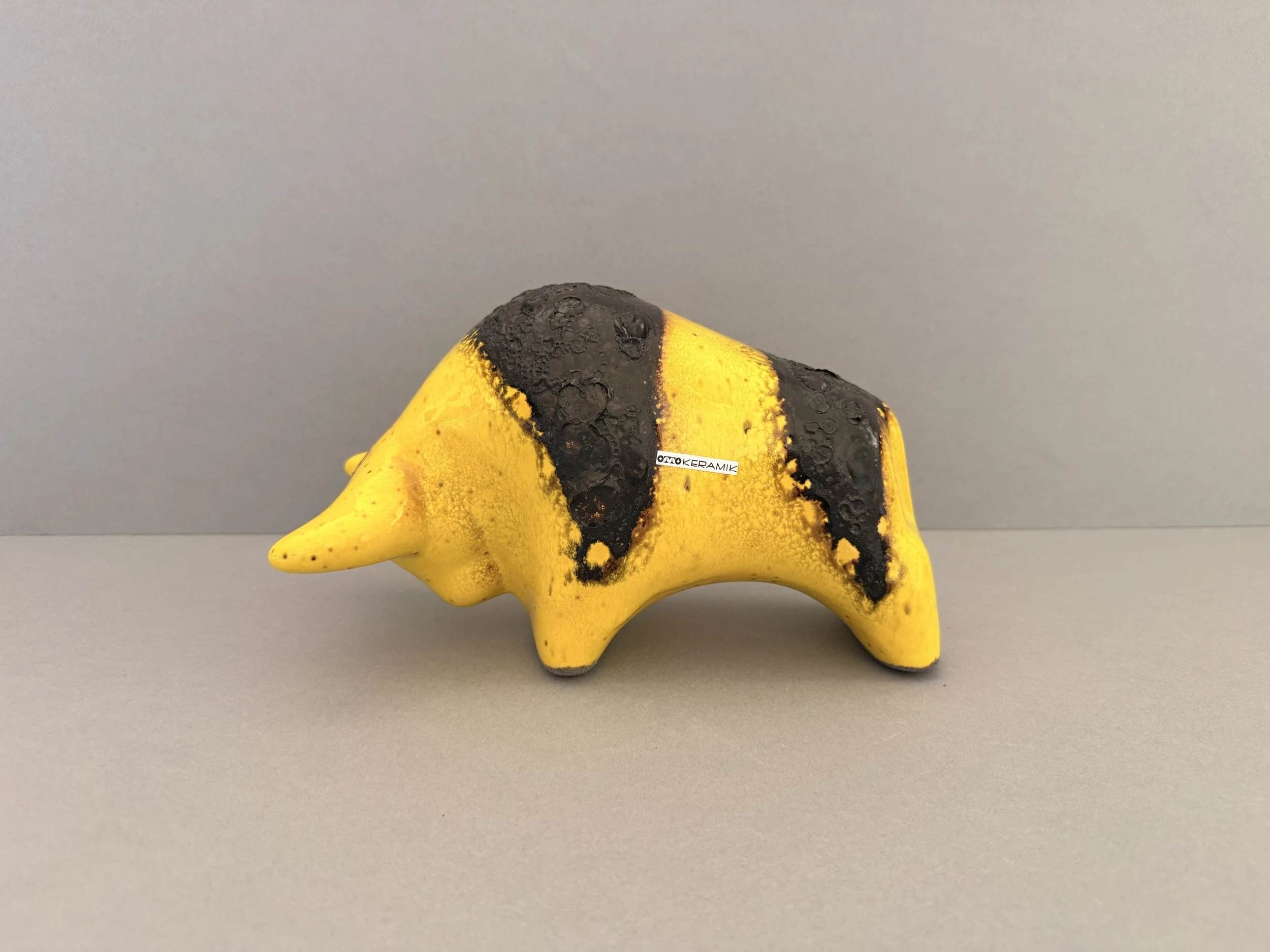 Otto Keramik 1010 Bull – Glaze Yellow/Lava Top – 24 cm