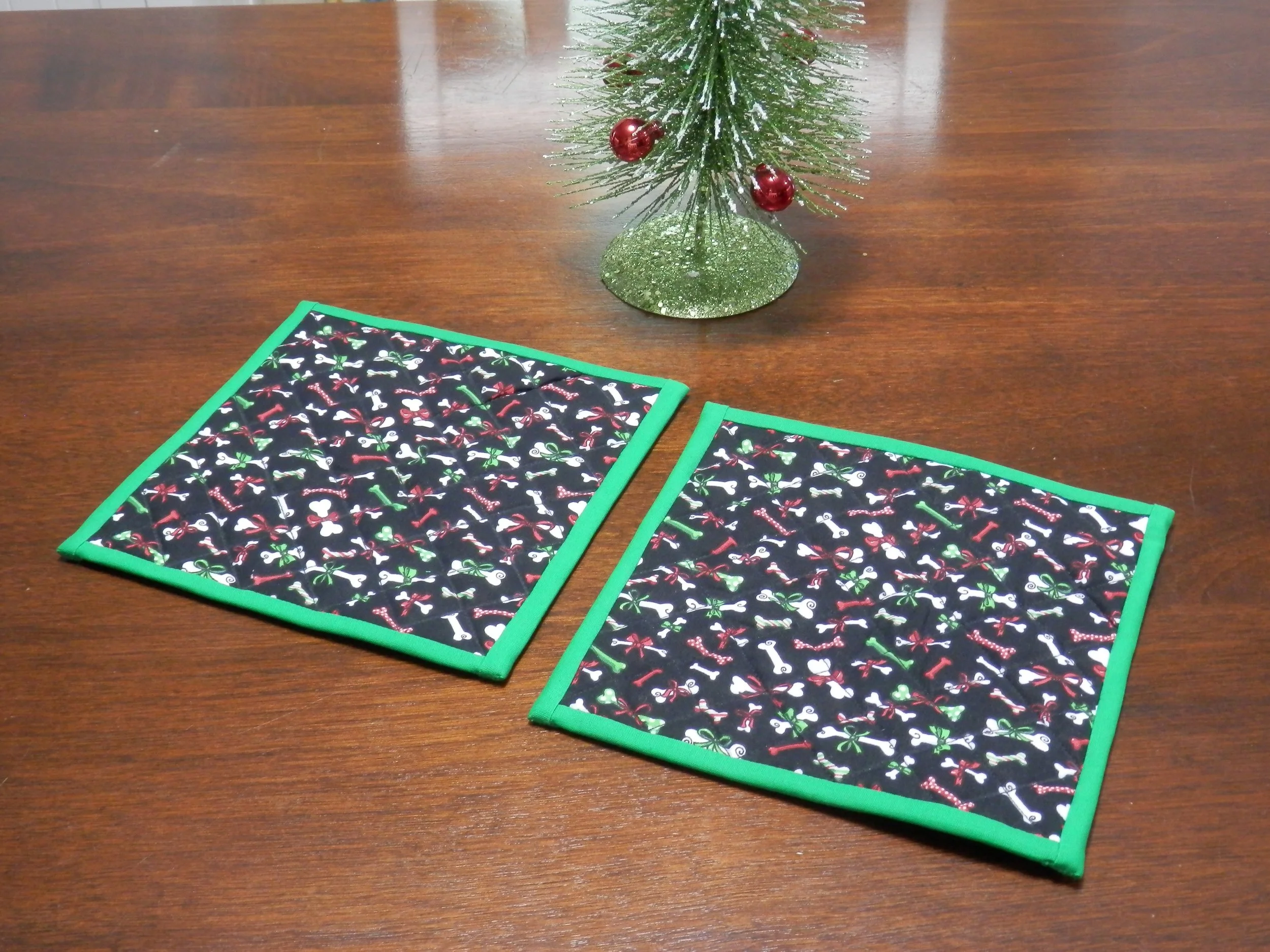 Christmas Dog Bones & Bows Potholders Set of 2