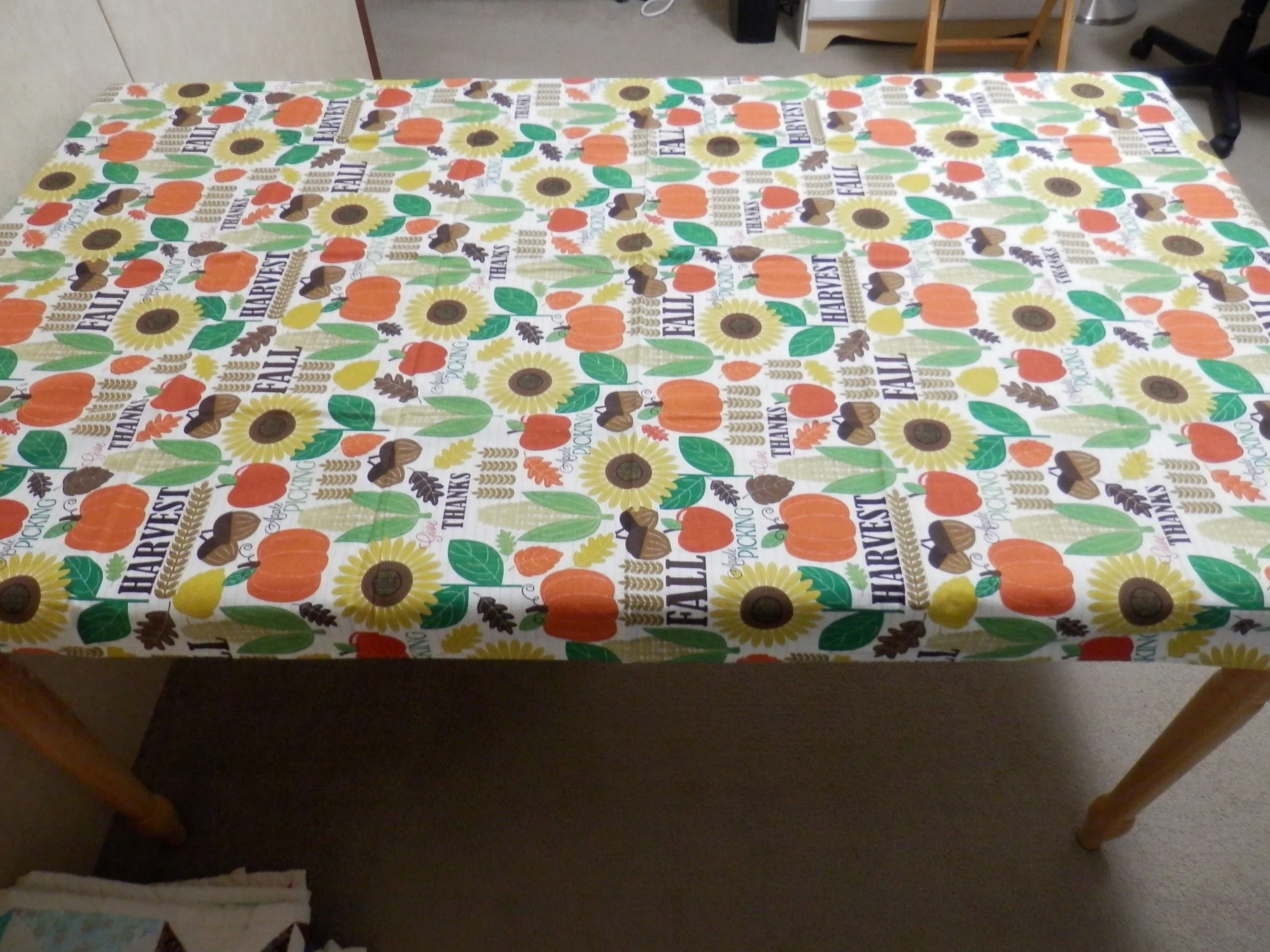 Harvest Tablecloth and 4 Matching Napkins 71.5"L x 41"W