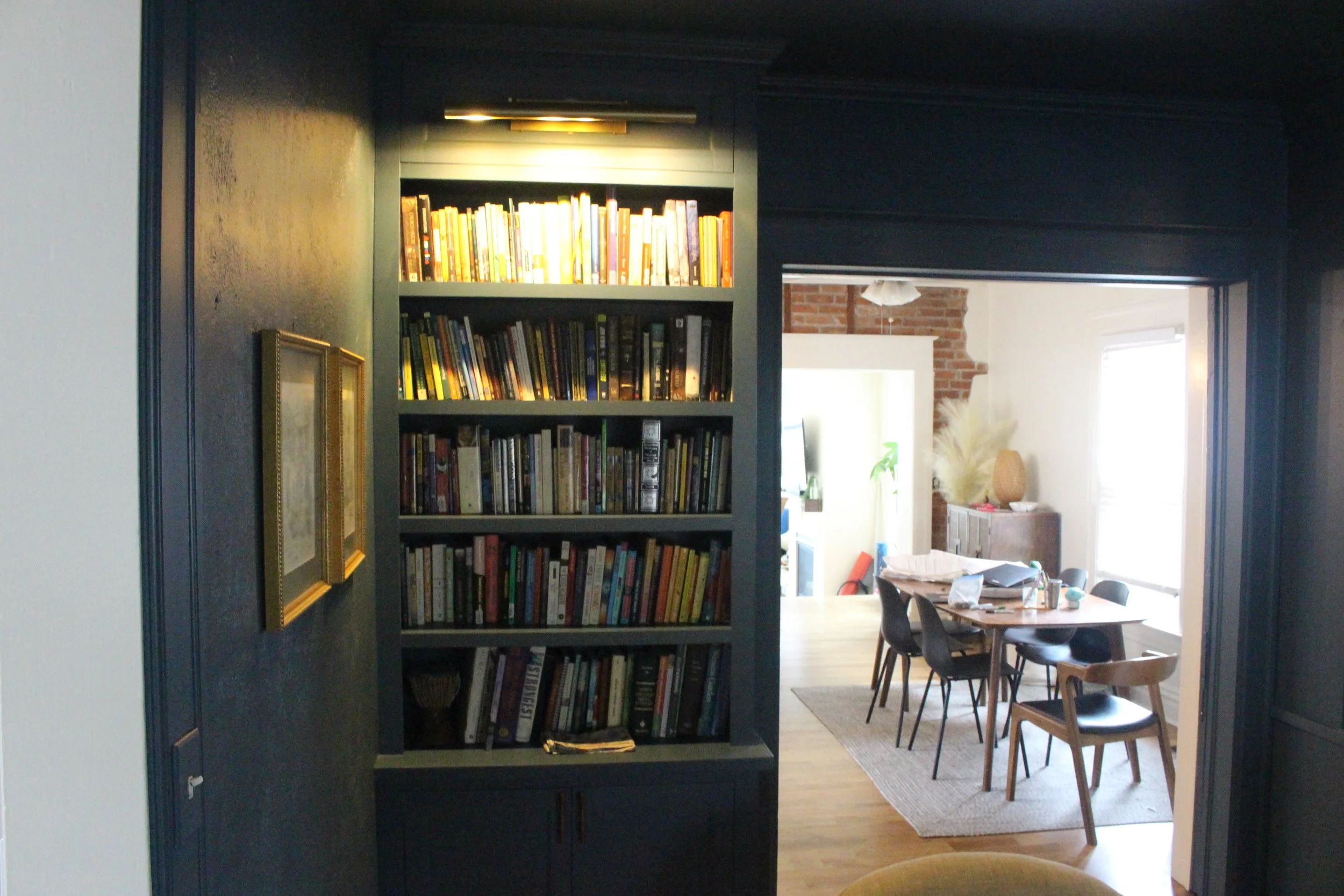 Photo of a bookshelf built into the wall by Max Holden