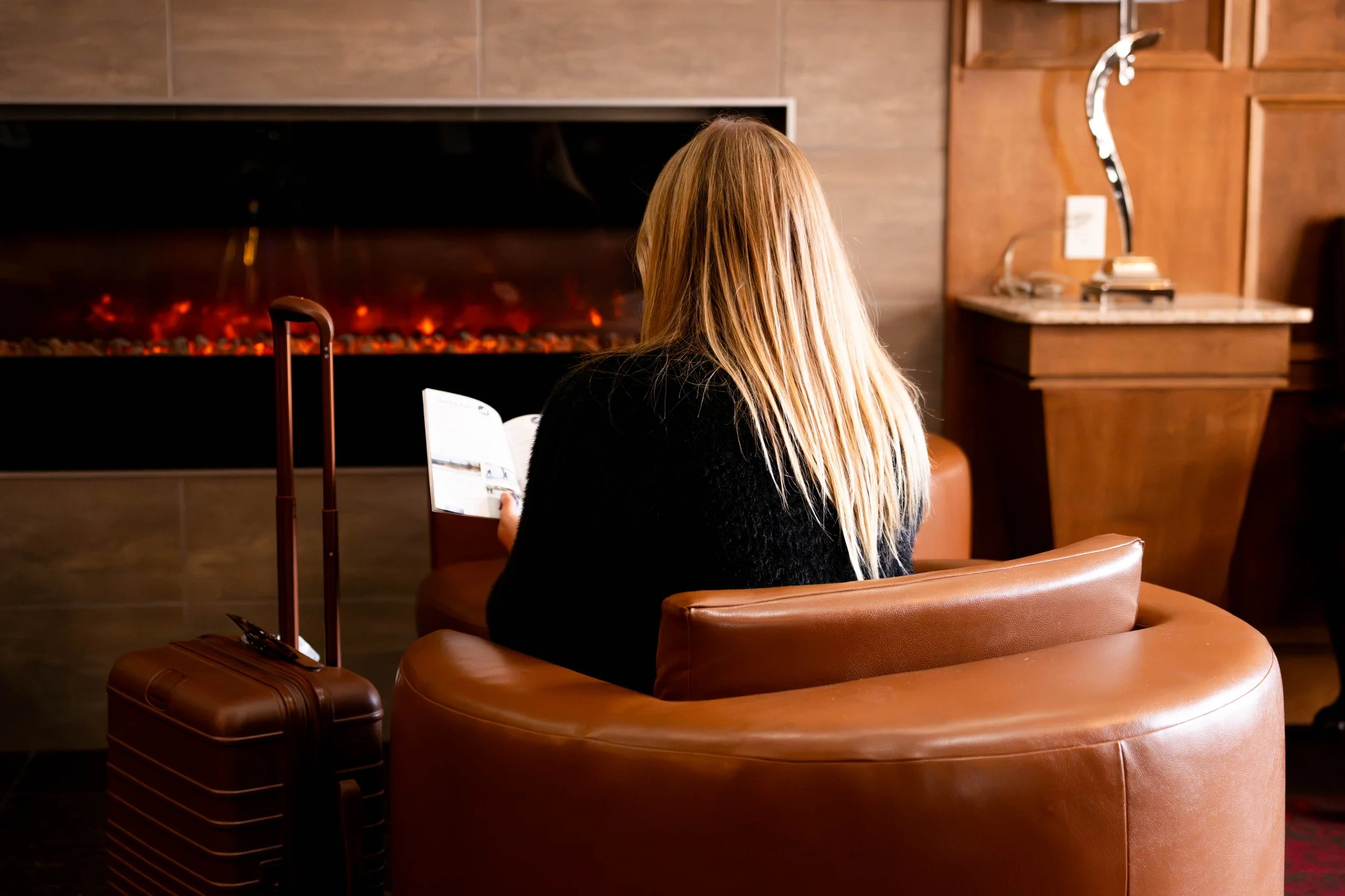 Women reading a brochure in the lobby of the Best Western Plus Rose Country Hotel